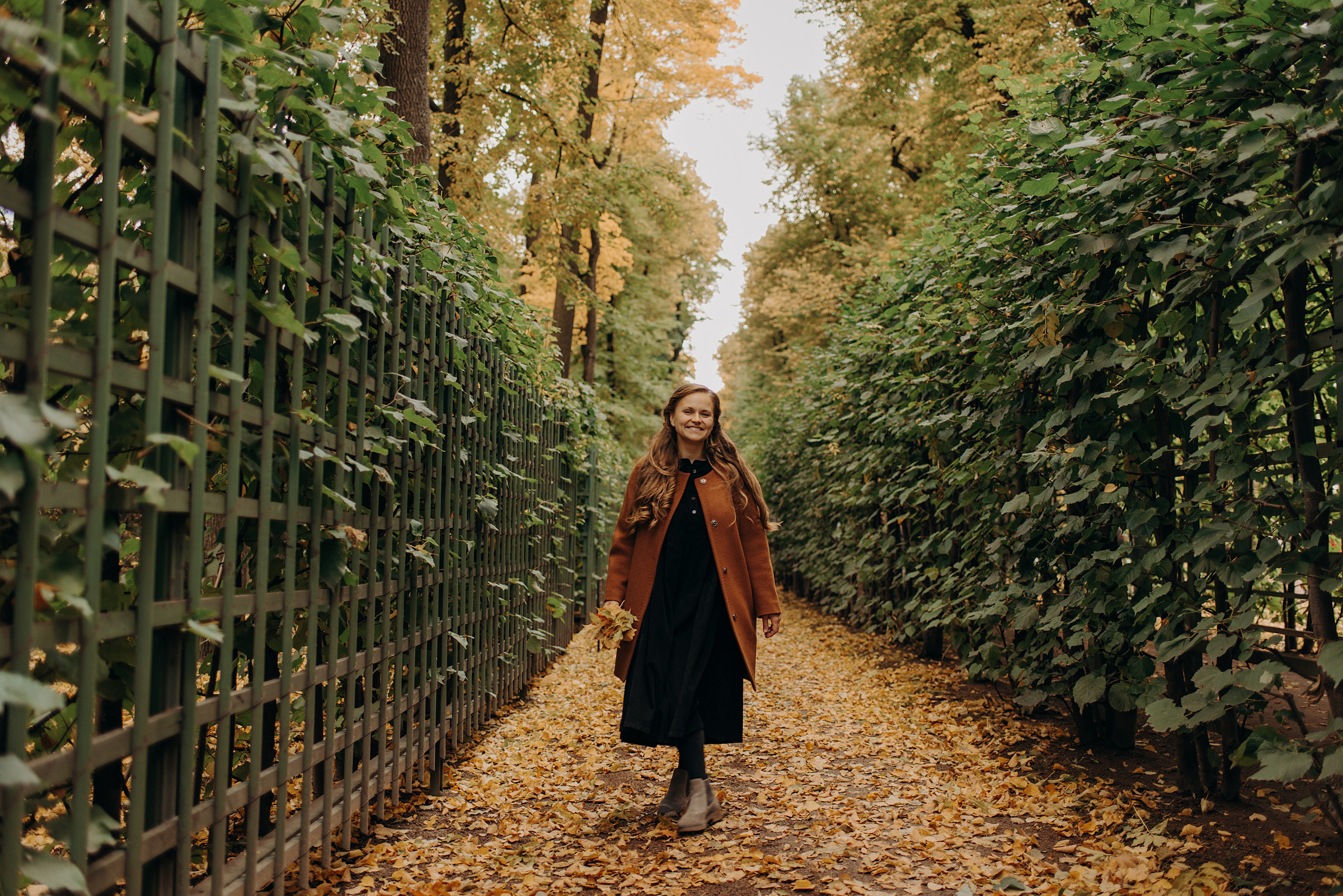 семейная фотосессия в летнем саду осенью, семейный фотограф в СПб