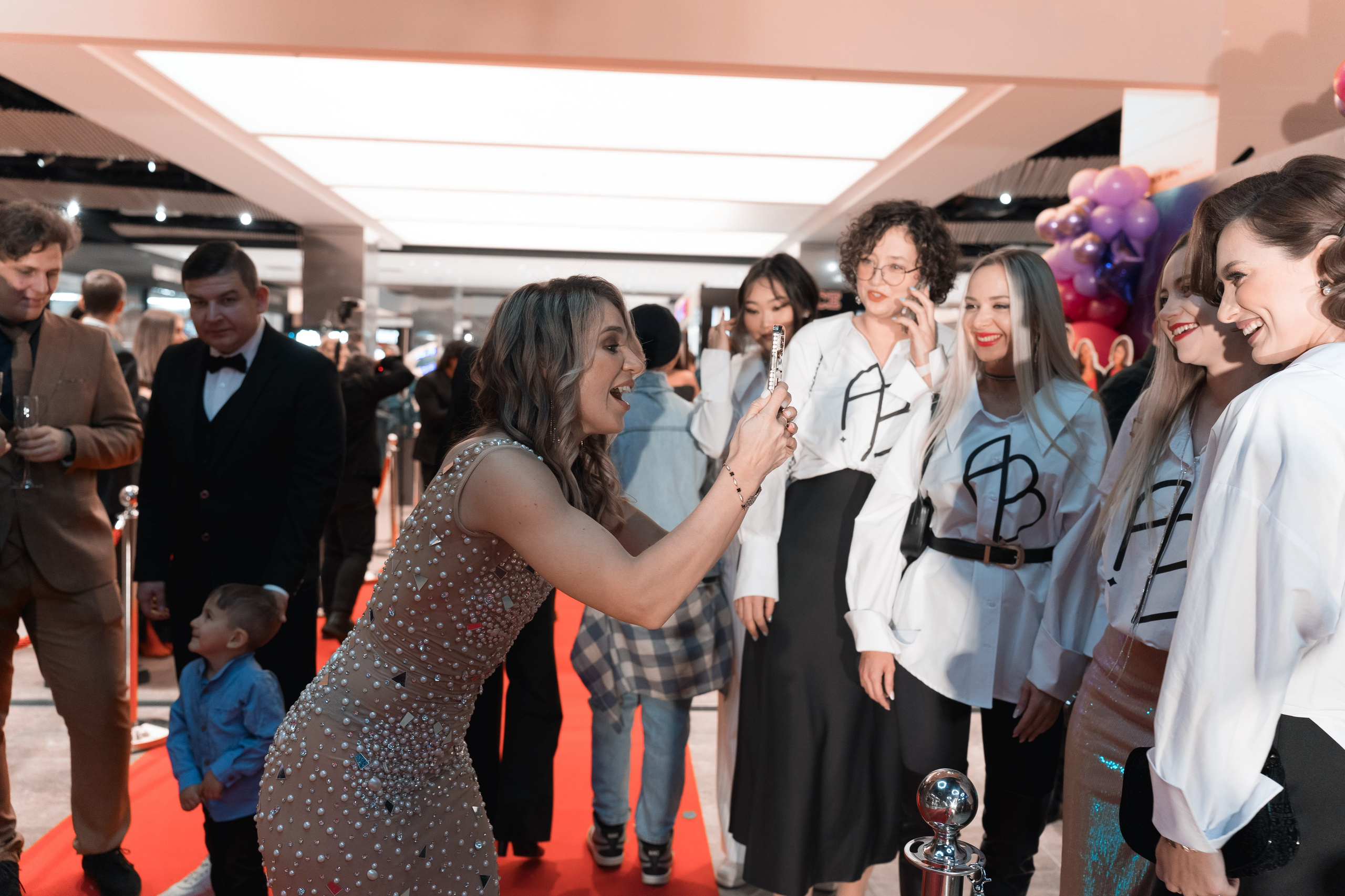 Веб-сериал «МЫ». Для тех, кто не ждёт удачи, а создаёт её. Каждая фотосессия — это твой момент, твой стиль, твой успех. 📸