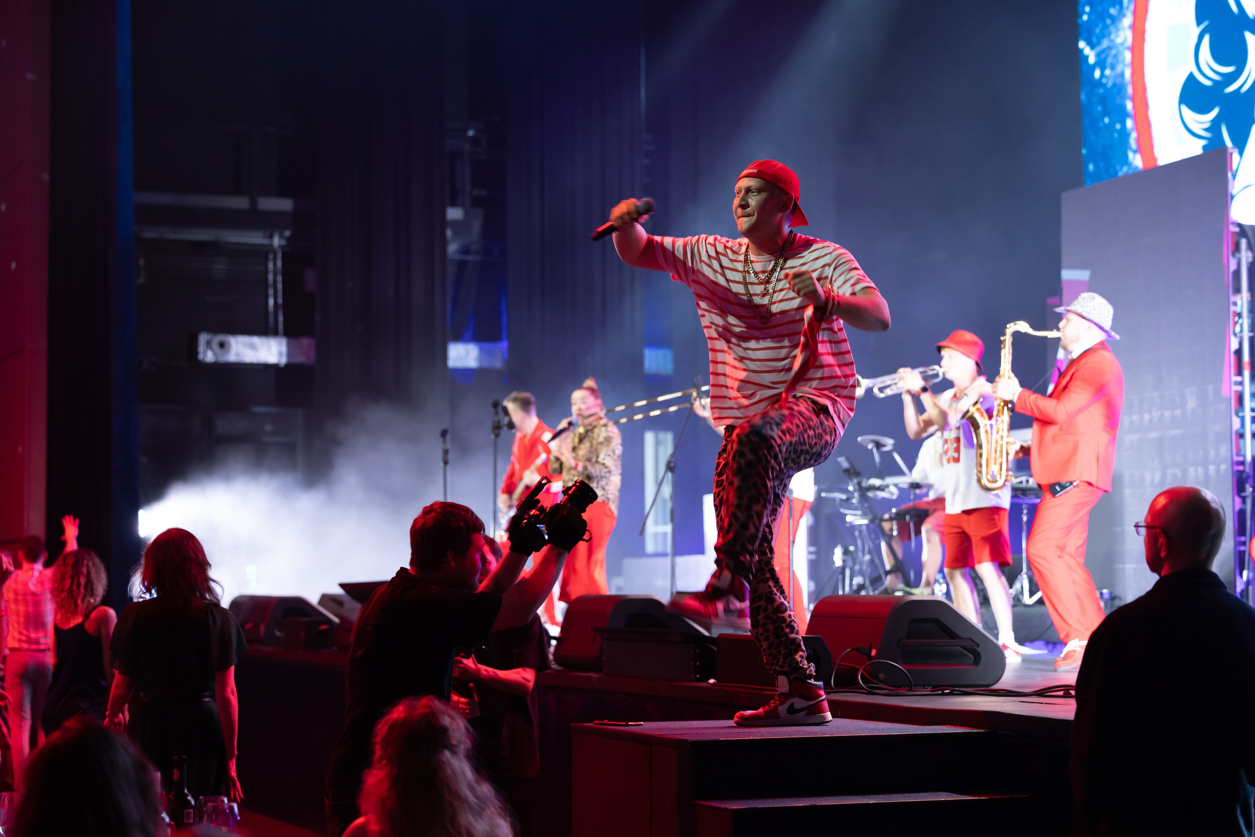 Оптик центр 25 лет. Фотограф свадебный, репортажный, индивидуальный, фото для маркетплейсов, брендов, автосалонов