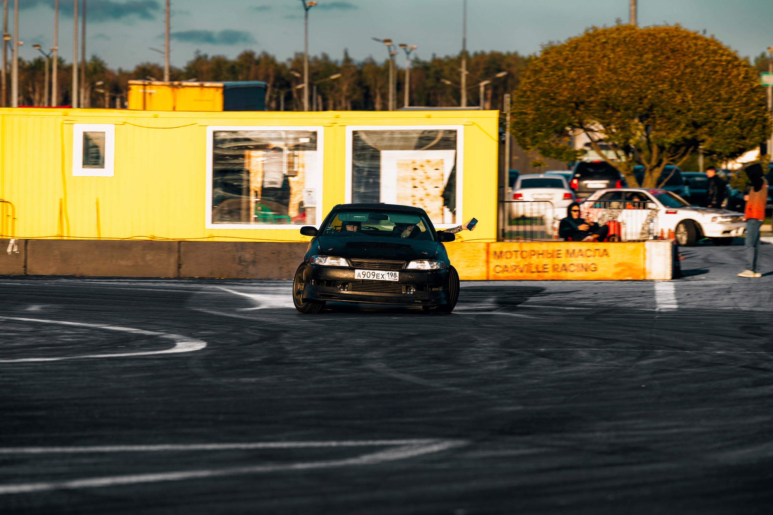 Фотографии закрытия сезона 2025 VibeSide — дрифт и автошоу у МЕГА Дыбенко, Санкт-Петербург