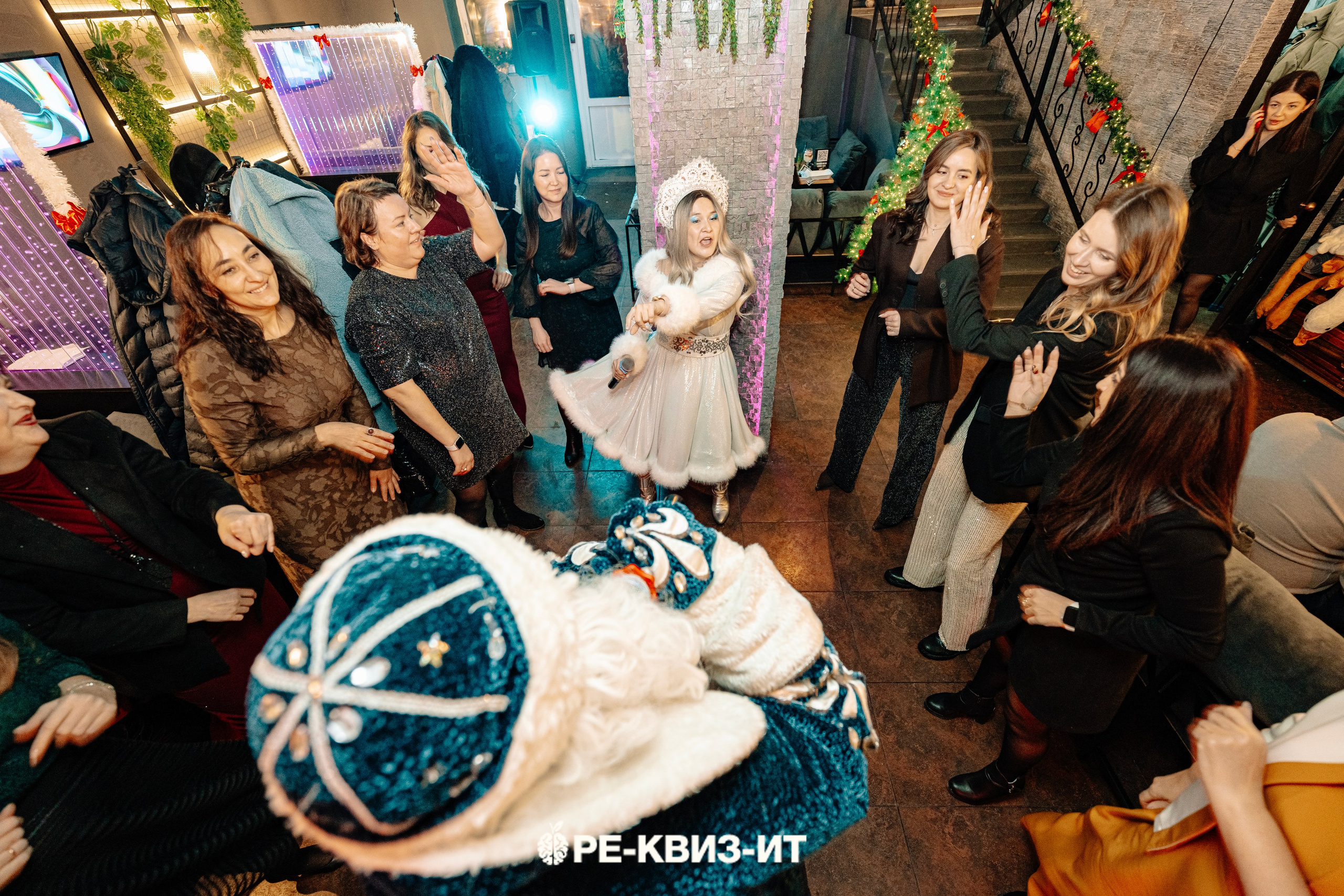 Реквизит — квиз в Зеленодольске и Волжске ZR cafe. Свадебный фотограф в Казани, и Зеленодольске Радик Мухаметов