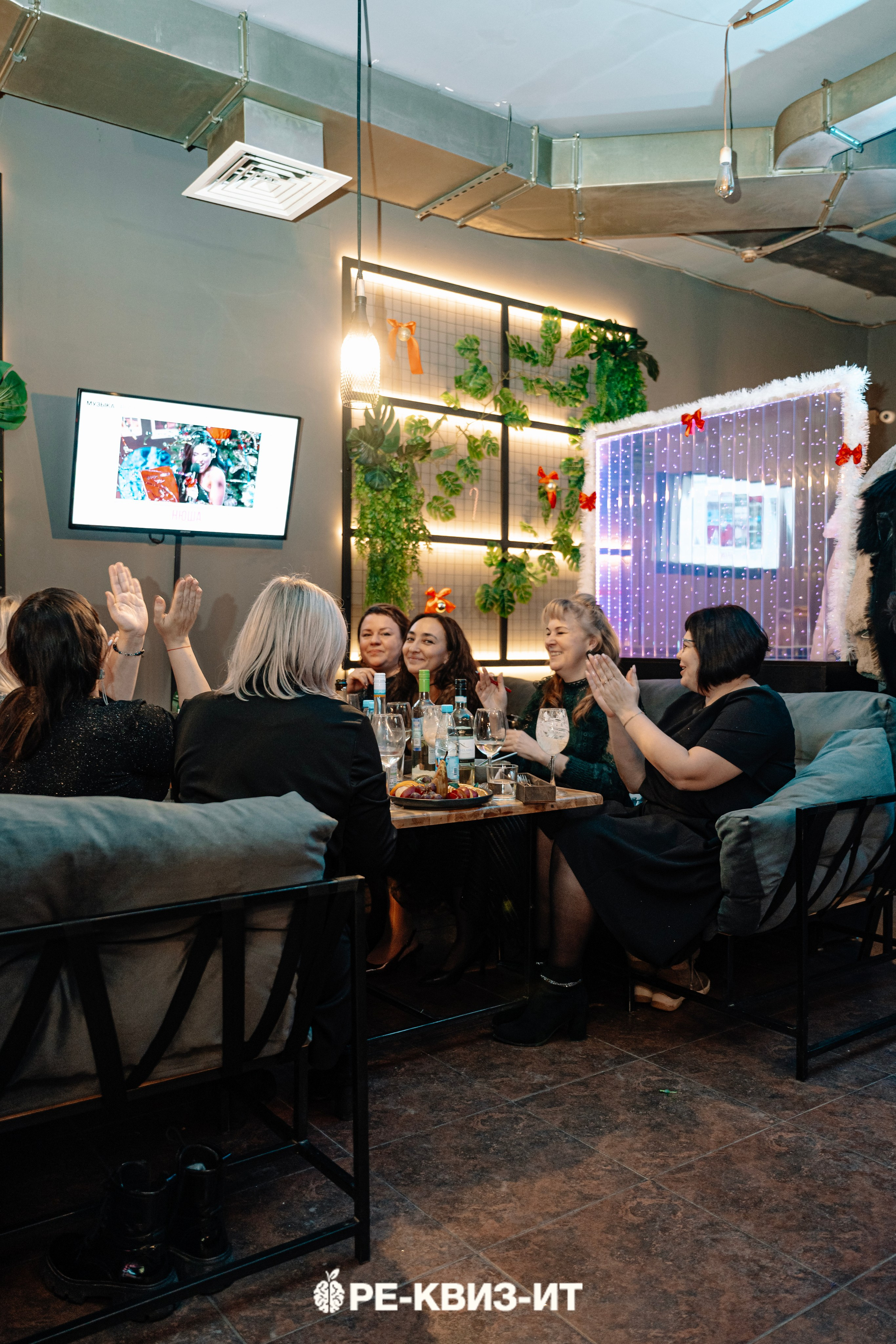 Реквизит — квиз в Зеленодольске и Волжске ZR cafe. Свадебный фотограф в Казани, и Зеленодольске Радик Мухаметов