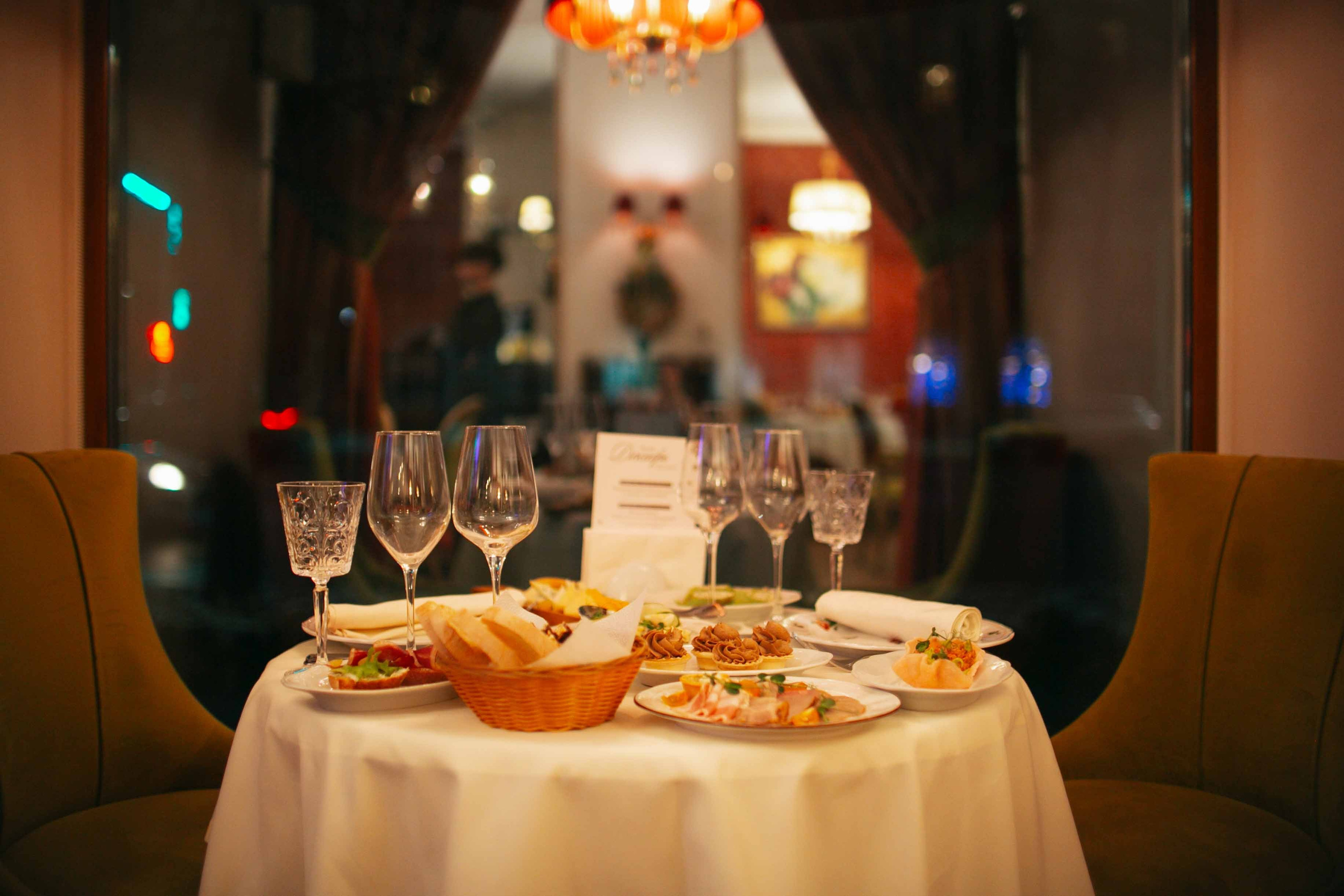 Вечер в «Дежавю». Ваш репортажный фотограф Артемий Антонов