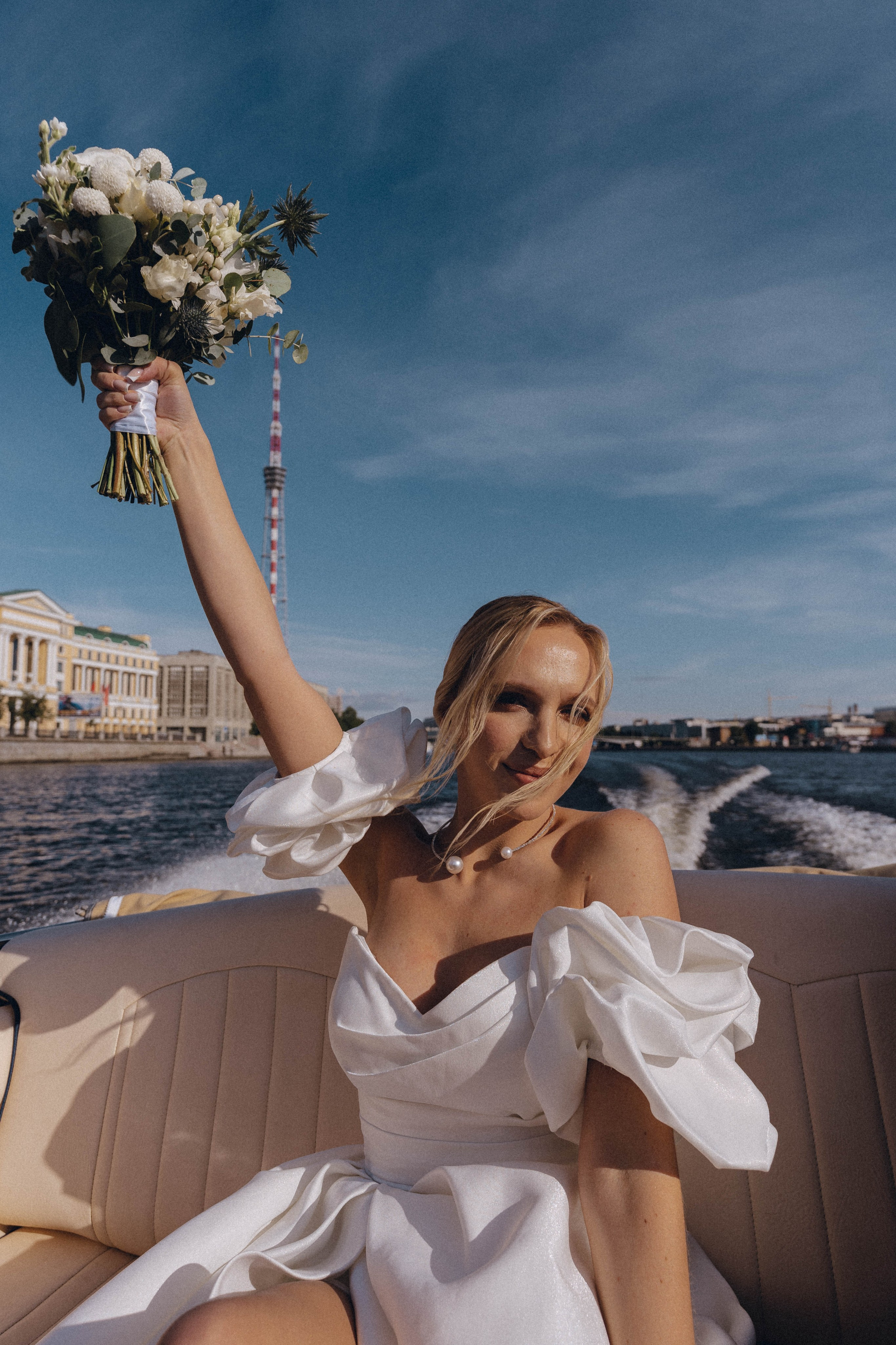 СВАДЕНБНАЯ СЬЕМКА НА КАТЕРЕ ПО КАНАЛАМ САНКТ-ПЕТЕРБУРГА И В АКВАТОРИИ НЕВЫ. Профессиональный фотограф, Санкт-Петербург — Виктория Богомолова
