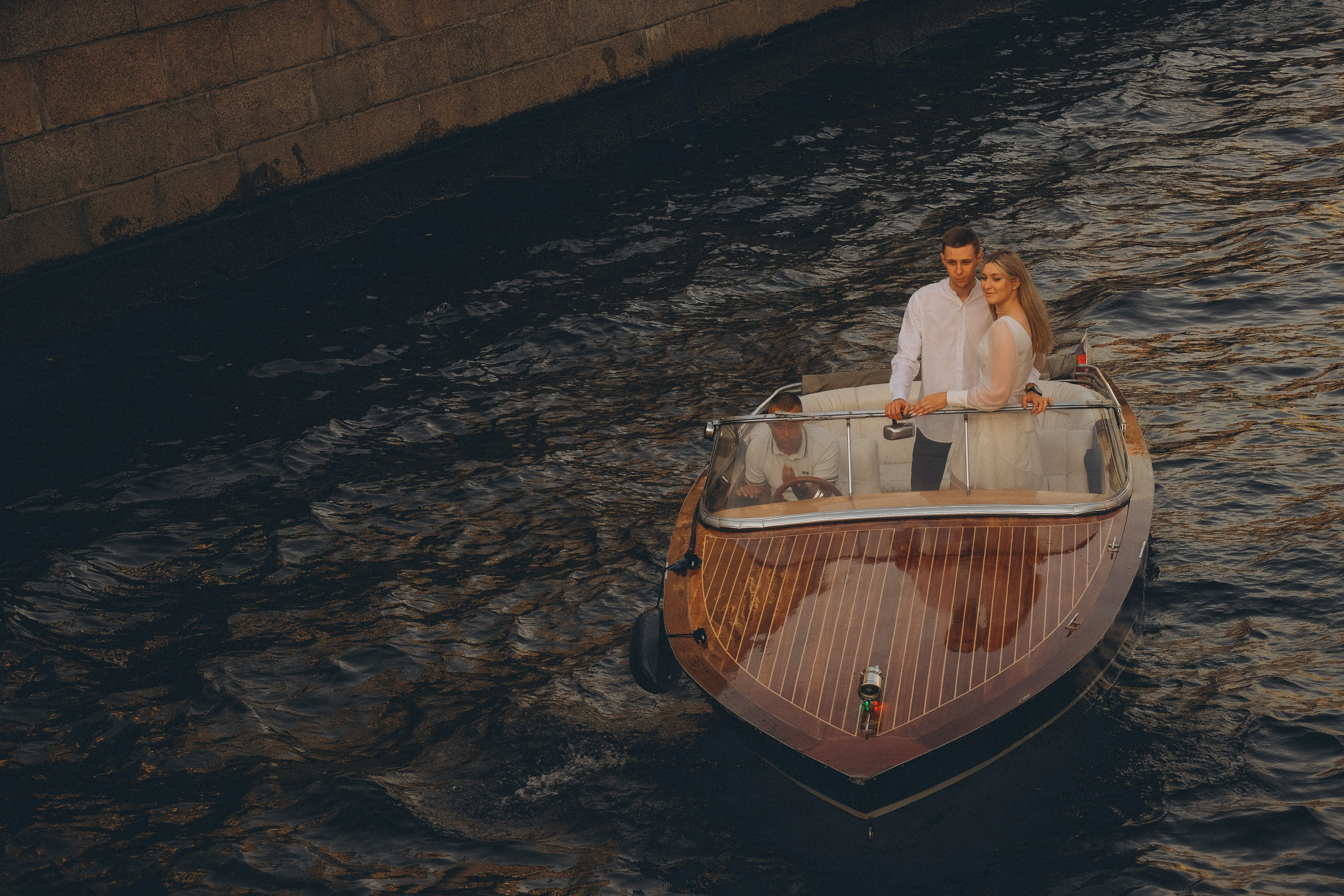 СВАДЕНБНАЯ СЬЕМКА НА КАТЕРЕ ПО КАНАЛАМ САНКТ-ПЕТЕРБУРГА И В АКВАТОРИИ НЕВЫ. Профессиональный фотограф, Санкт-Петербург — Виктория Богомолова
