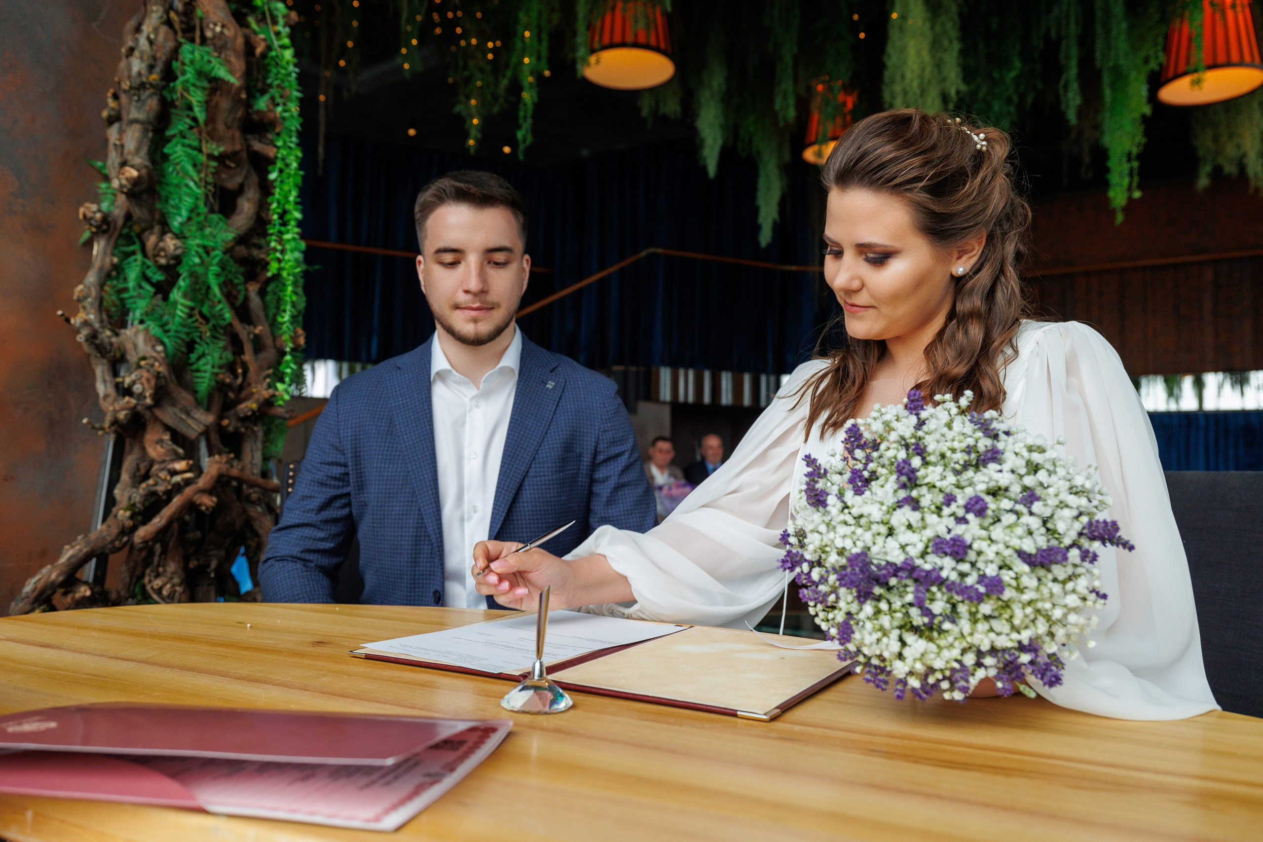 Фотограф на регистрацию в ЗАГС Москва Сити Birds Башня ОКО. Примеры фото, отзывы молодоженов и заявка на регистрацию через официальный сайт.