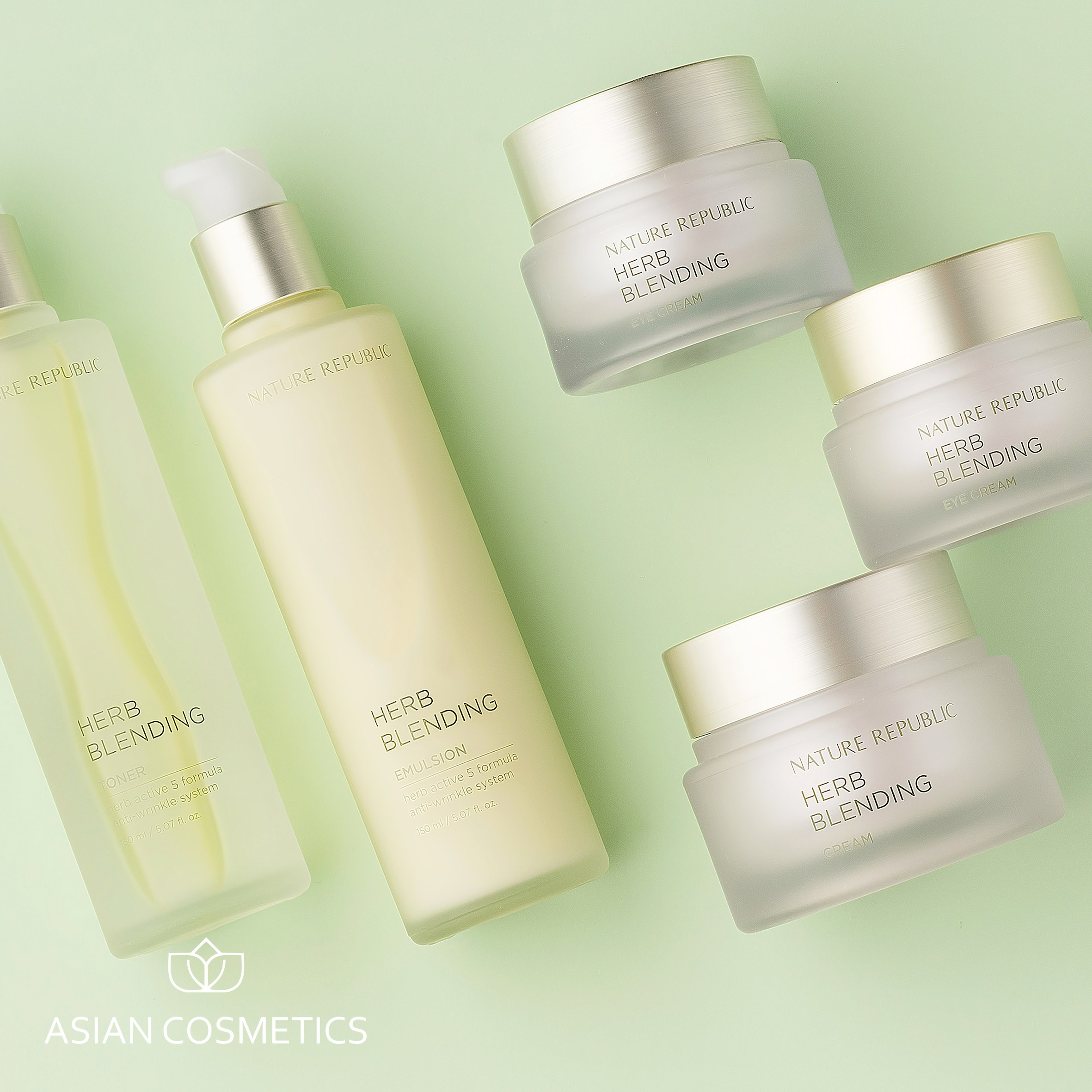 Серия уходовой косметики на зелёном фоне с логотипом Asian Cosmetics