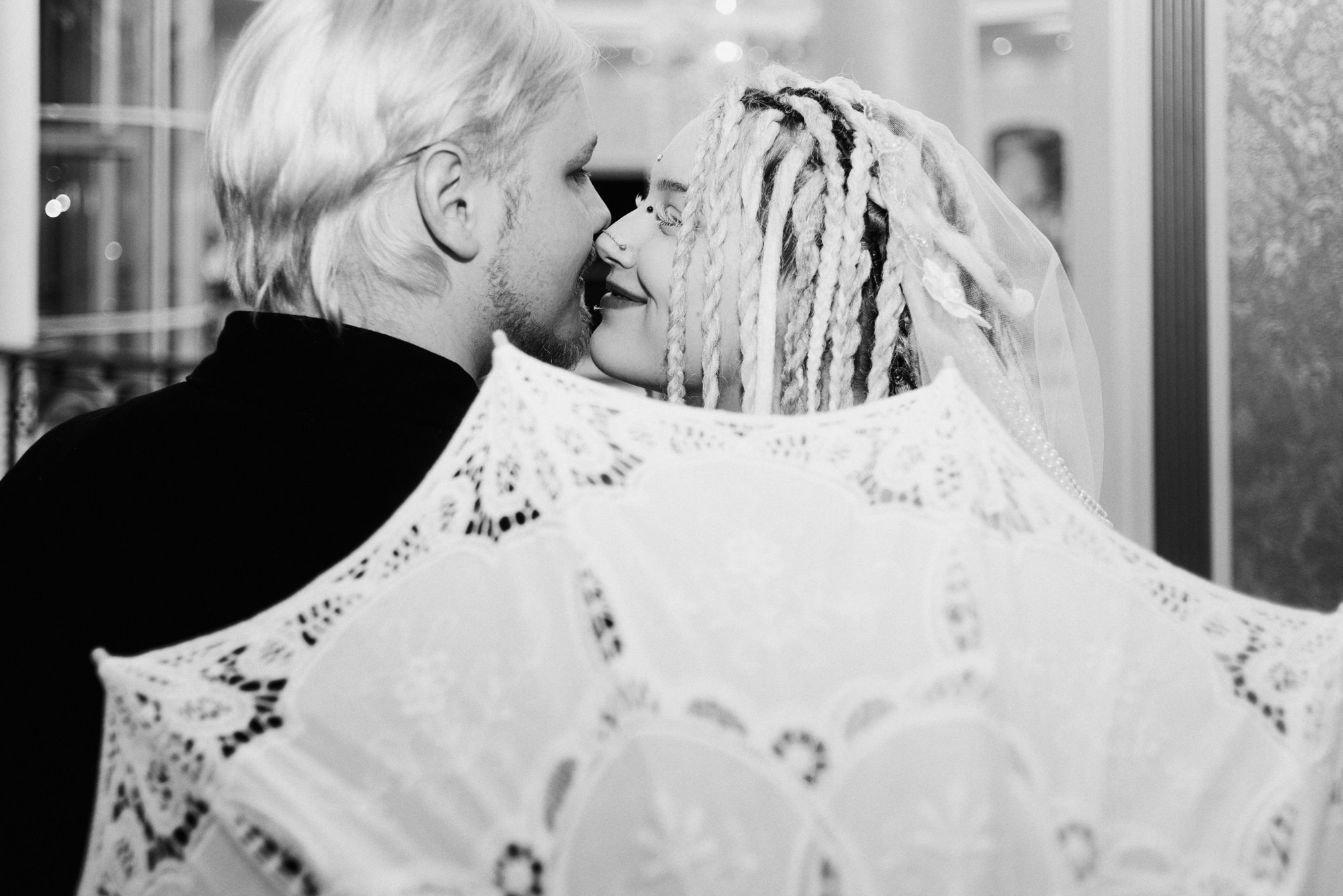 Свадьба для двоих в Тюмени — фотосессия в ЗАГСе, кафе и отеле. Портретный фотограф Тюмень Дарья Мустафина