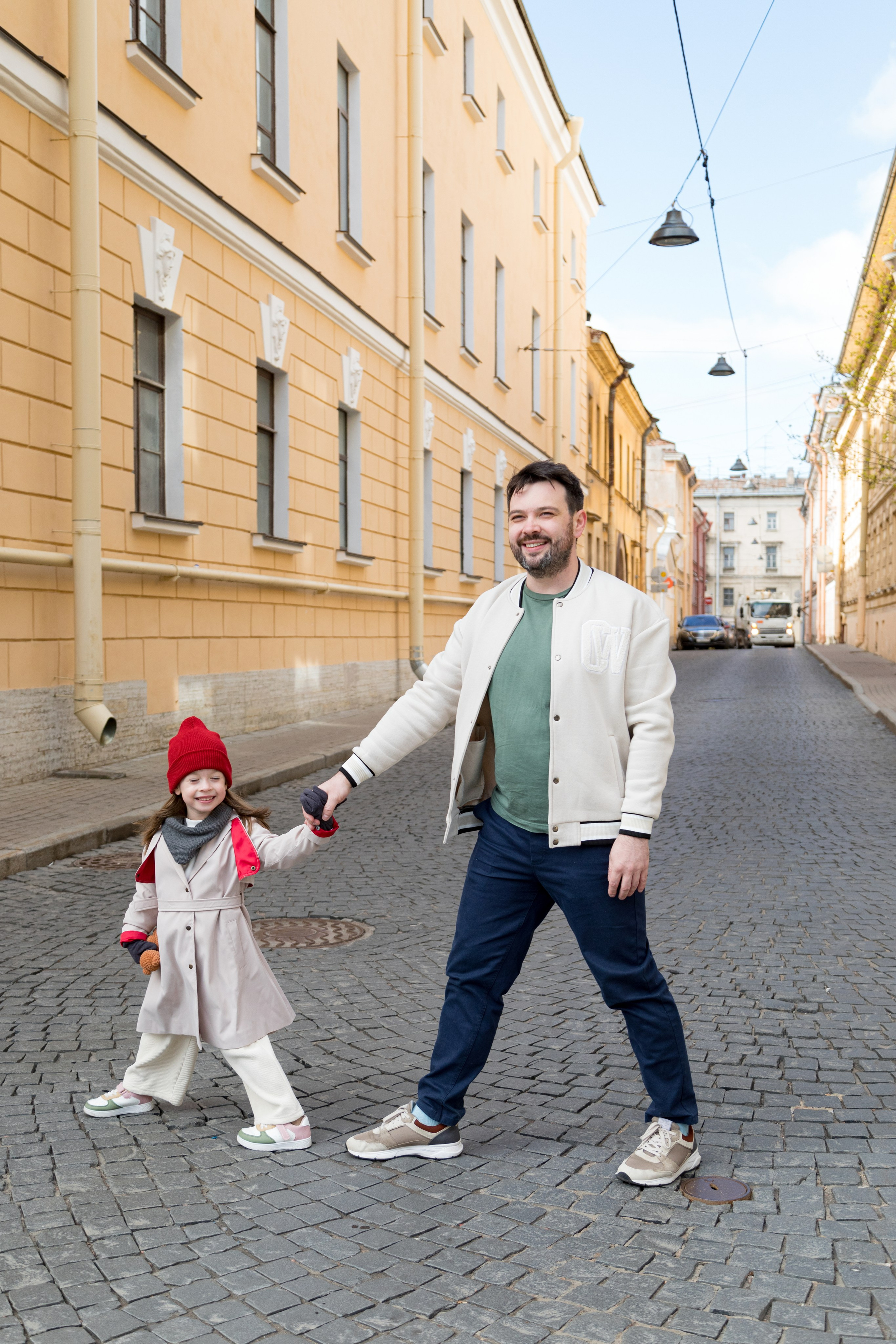 Весенняя фотопрогулка папы и дочки на Васильевском острове. Детский и контент фотограф Надя Волкова Санкт-Петербург