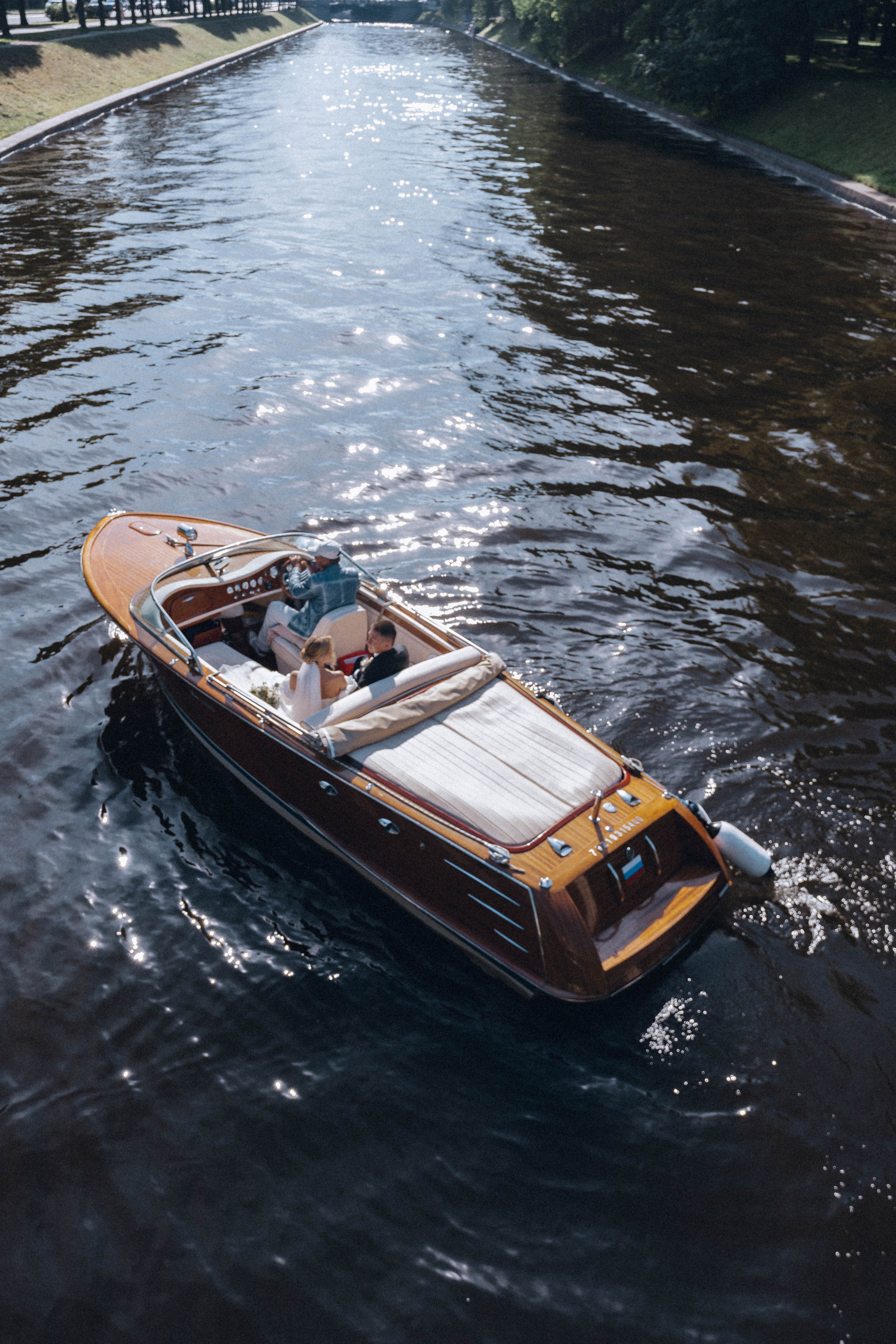 СВАДЕНБНАЯ СЬЕМКА НА КАТЕРЕ ПО КАНАЛАМ САНКТ-ПЕТЕРБУРГА И В АКВАТОРИИ НЕВЫ. Профессиональный фотограф, Санкт-Петербург — Виктория Богомолова