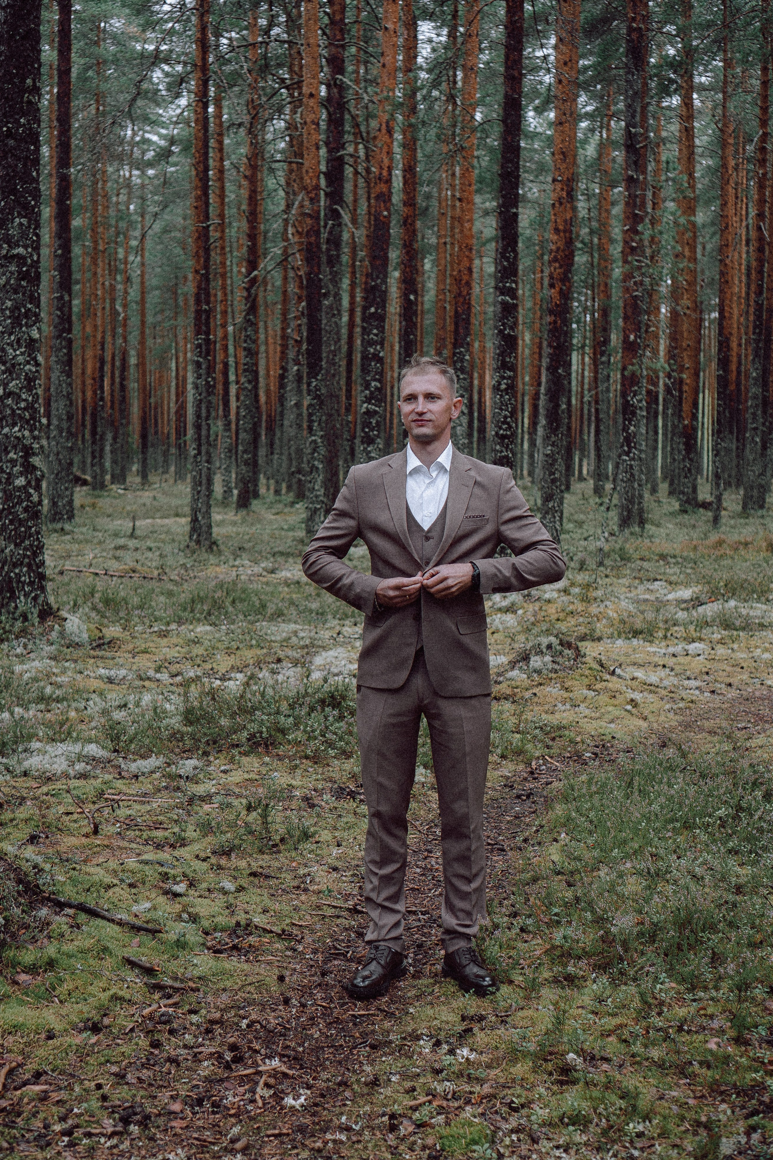 СВАДЕБНАЯ ФОТОСЕССИИЯ ПАРЫ В ГОРОДЕ ПРИОЗЕРСК В СОСНОВОМ ЛЕСУ И С ПИКАПОМ. Профессиональный фотограф, Санкт-Петербург — Виктория Богомолова