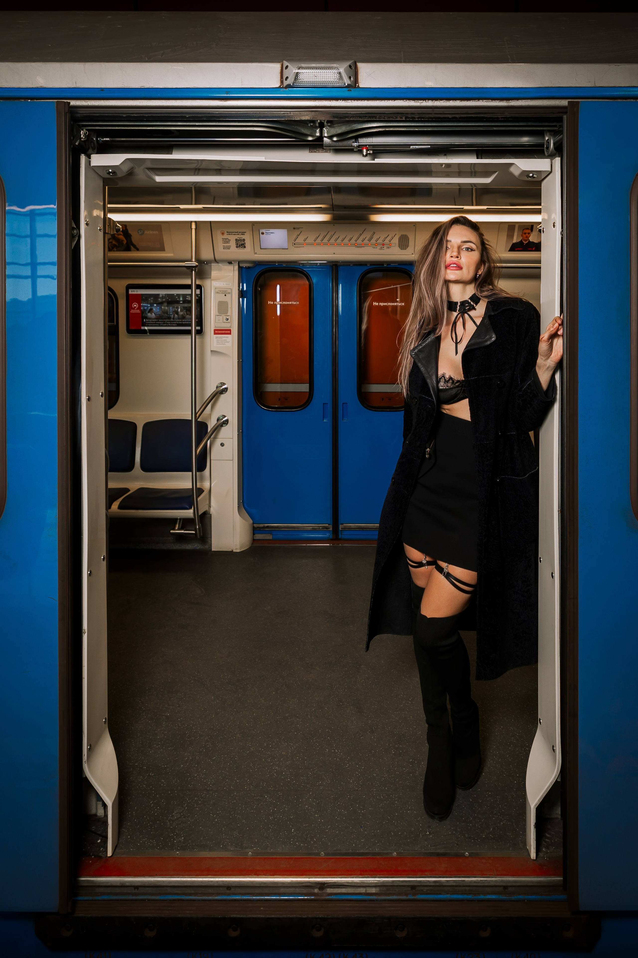 В метро. Photomantis