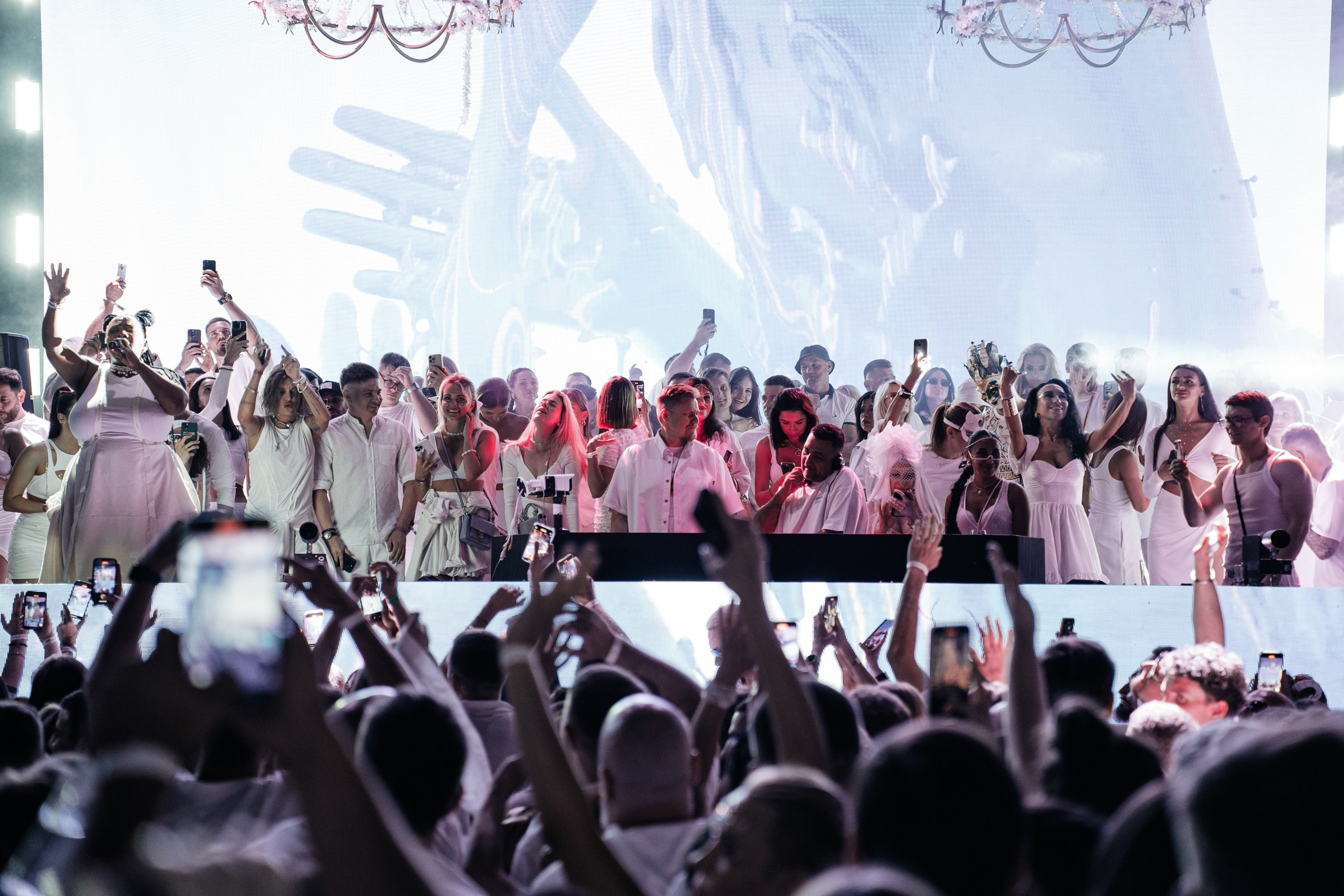 White party. Главная