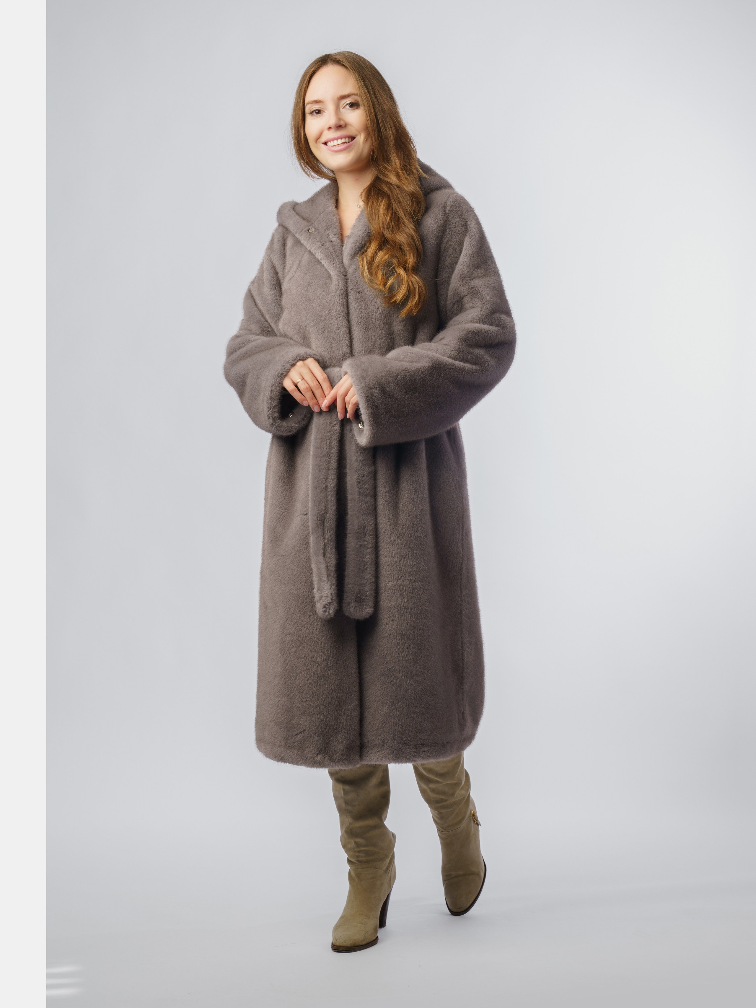 Шубы, модель Кристина. KED Production — продакшн из СПб. Создаём фото, видео и контент, который помогает брендам и селлерам продавать больше