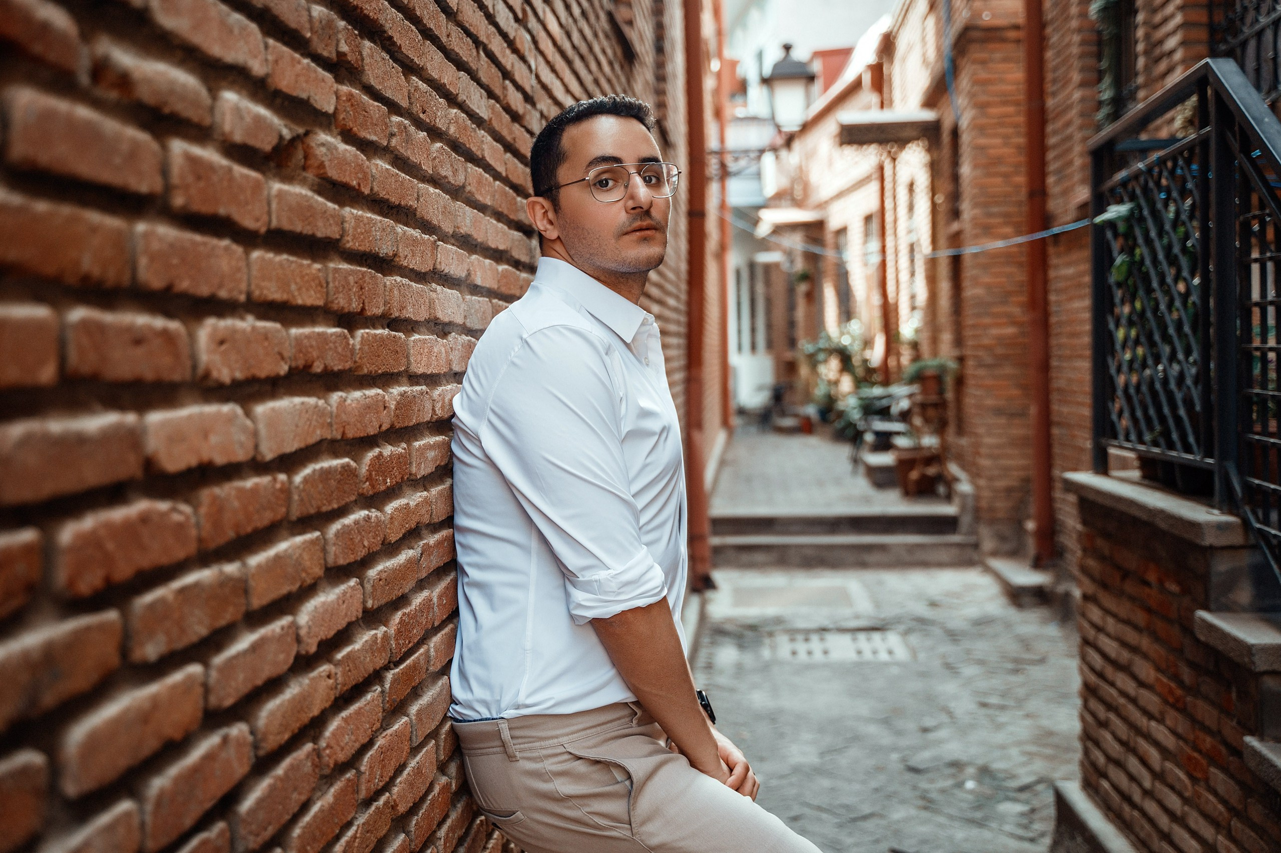 Alaeddine & Matika on the Peace Bridge in Tbilisi. Photographer Sergey Otkrytyi in Batumi & Tbilisi