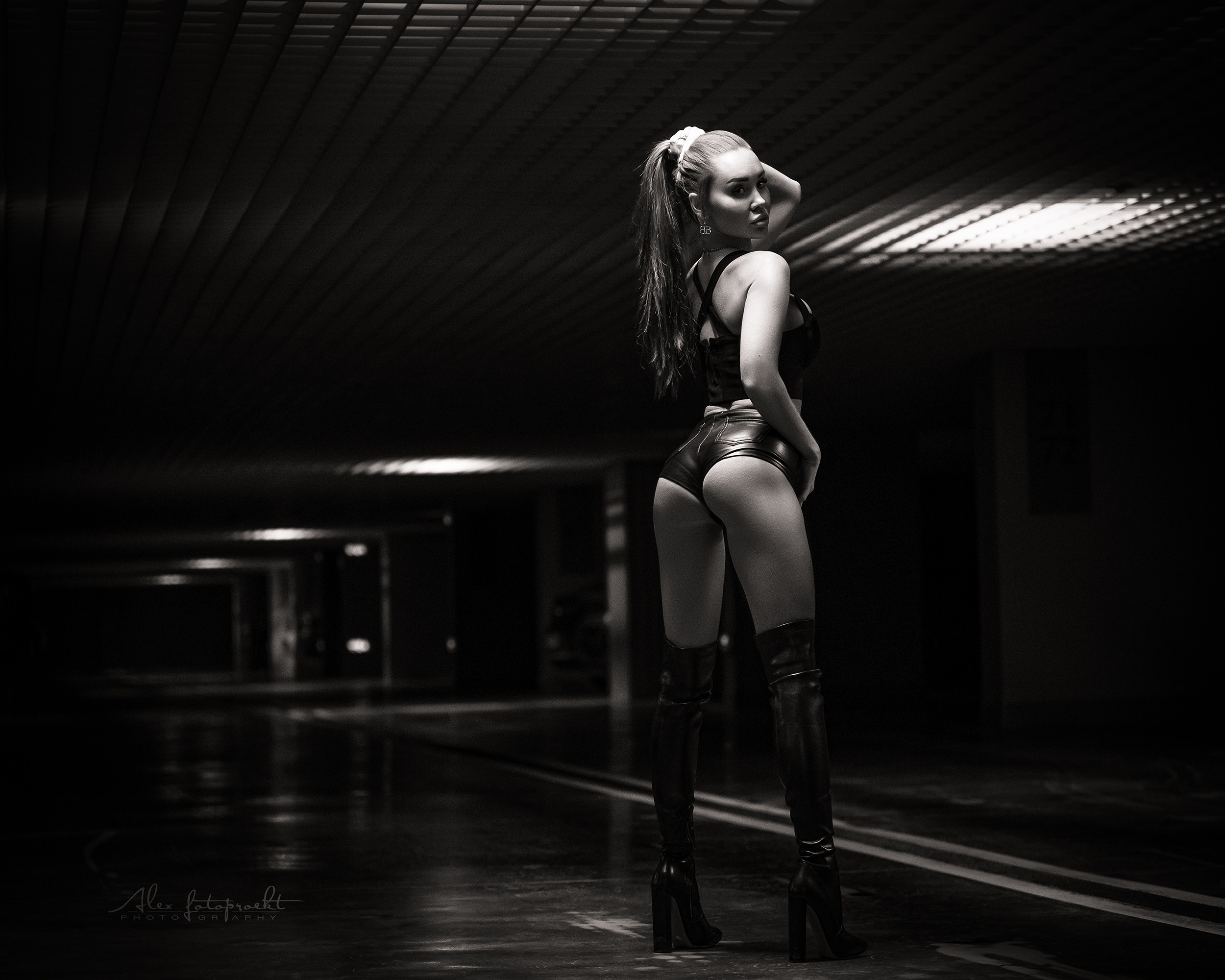 Парковка. Fitness, PoleDance и Nude-art фотограф в Новосибирске Александр Коркин