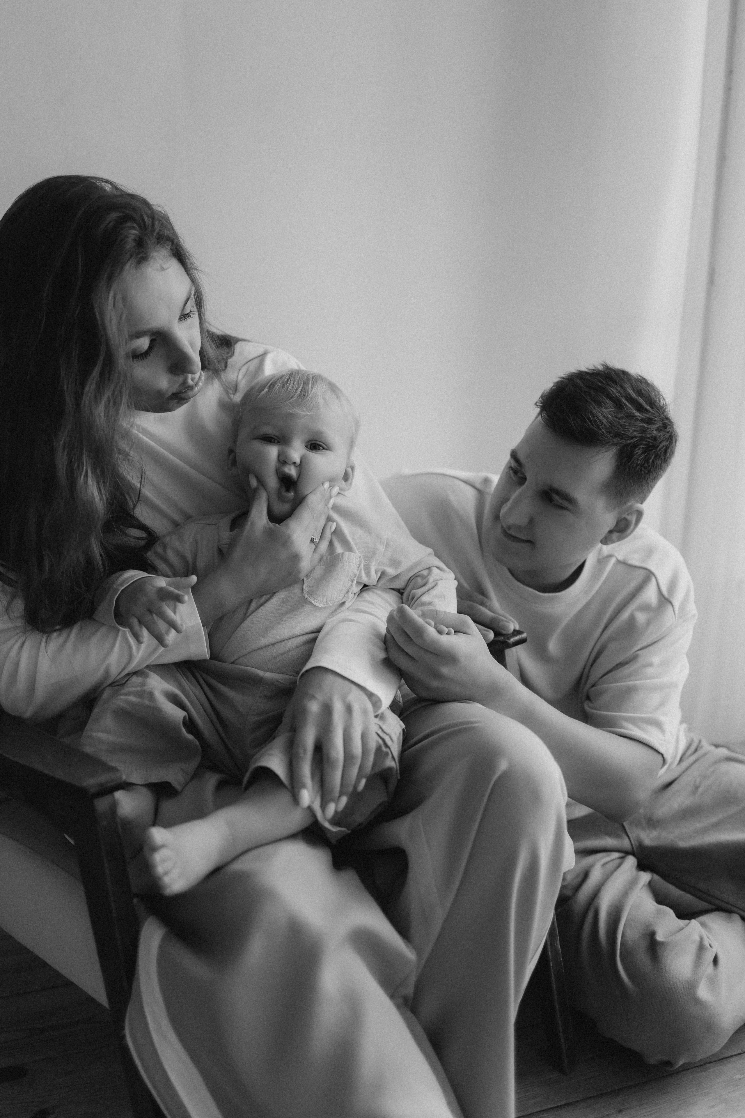 Яна, Дима и малыш Мирон. Семейный, домашний, ньюборн фотограф Москва Цветкова Елизавета