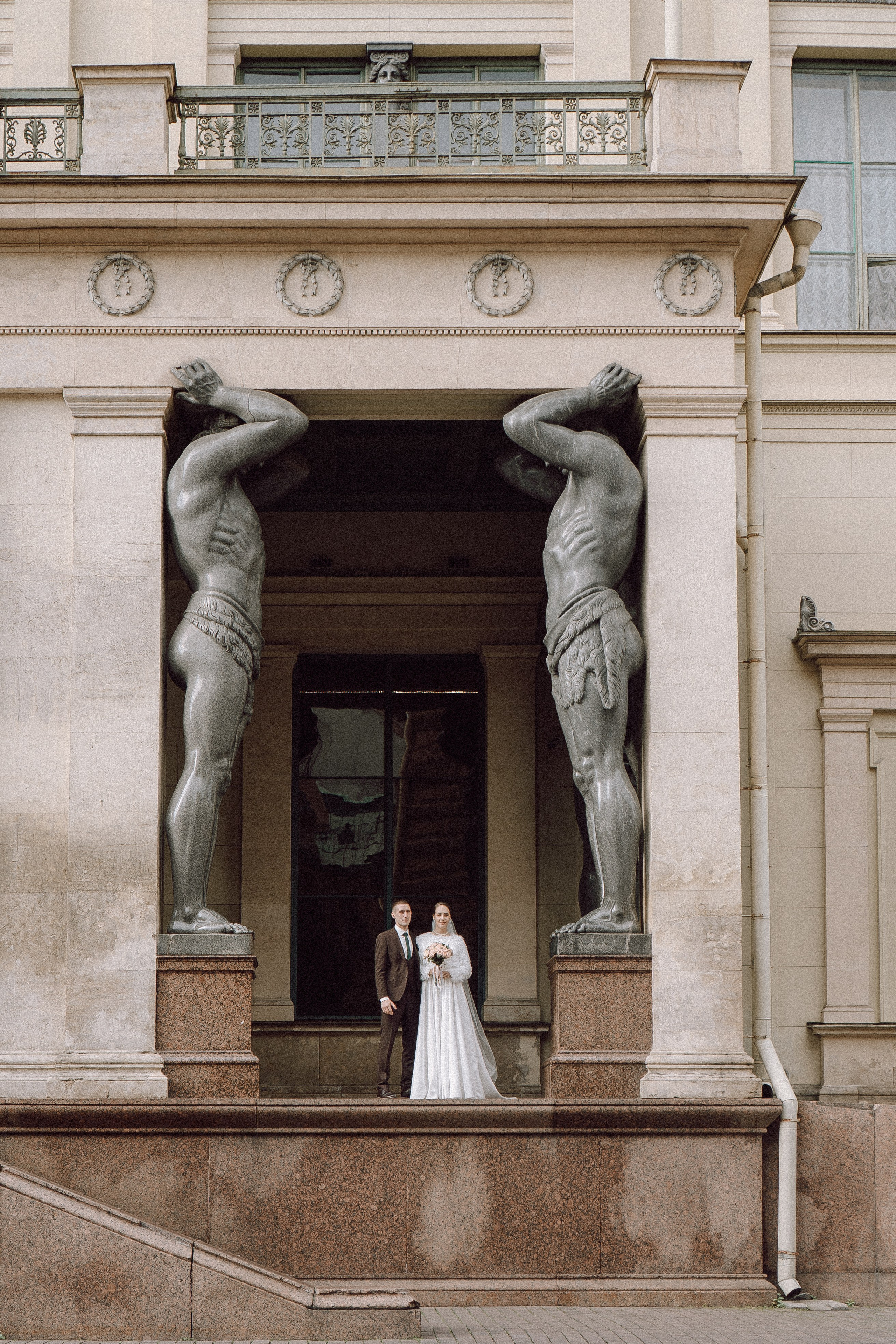 СВАДЕБНАЯ ПРОГУЛКА В САНТК-ПЕТЕРБУРГЕ (ИСАКИЕВСКИЙ СОБОР, ЗИМНЯЯ КАНАВКА, ЭРМИТАЖ И БОЛЬШАЯ МОРСКАЯ УЛИЦА). Профессиональный фотограф, Санкт-Петербург — Виктория Богомолова