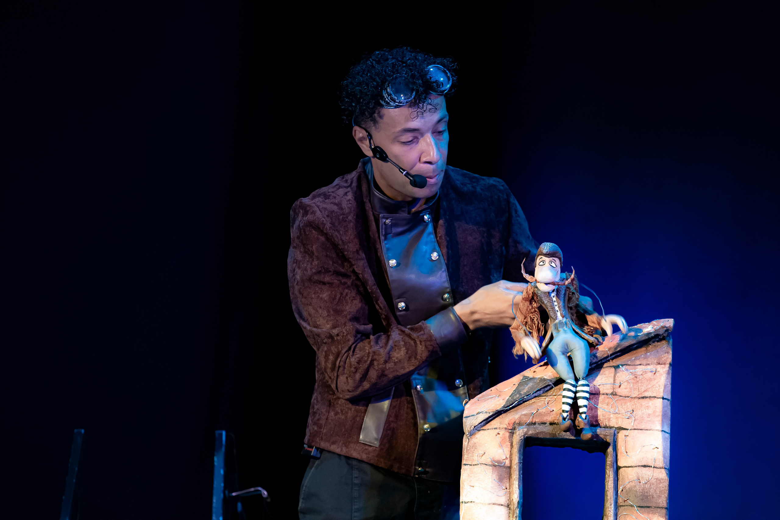 Человек с луны — спектакль кукольного театр Саквояж. Фотограф в Сочи Юрий Шептаев