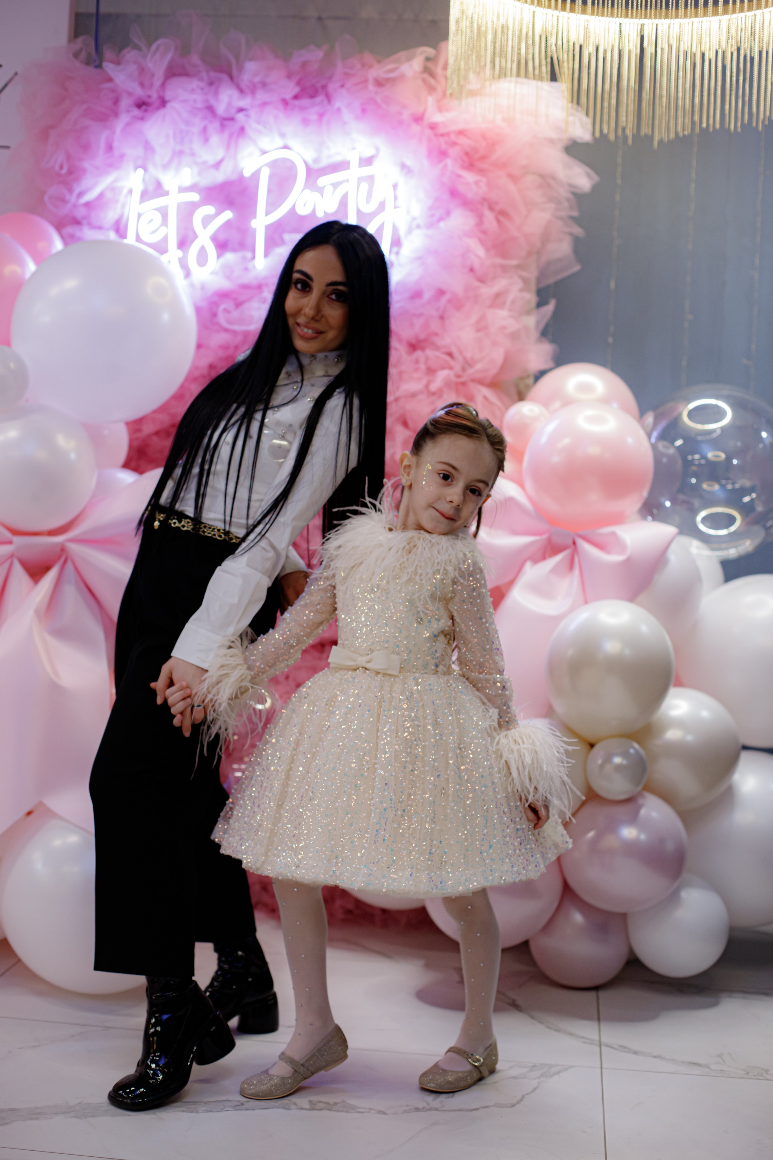 ASIA'S BIRTHDAY PARTY. Photokarish