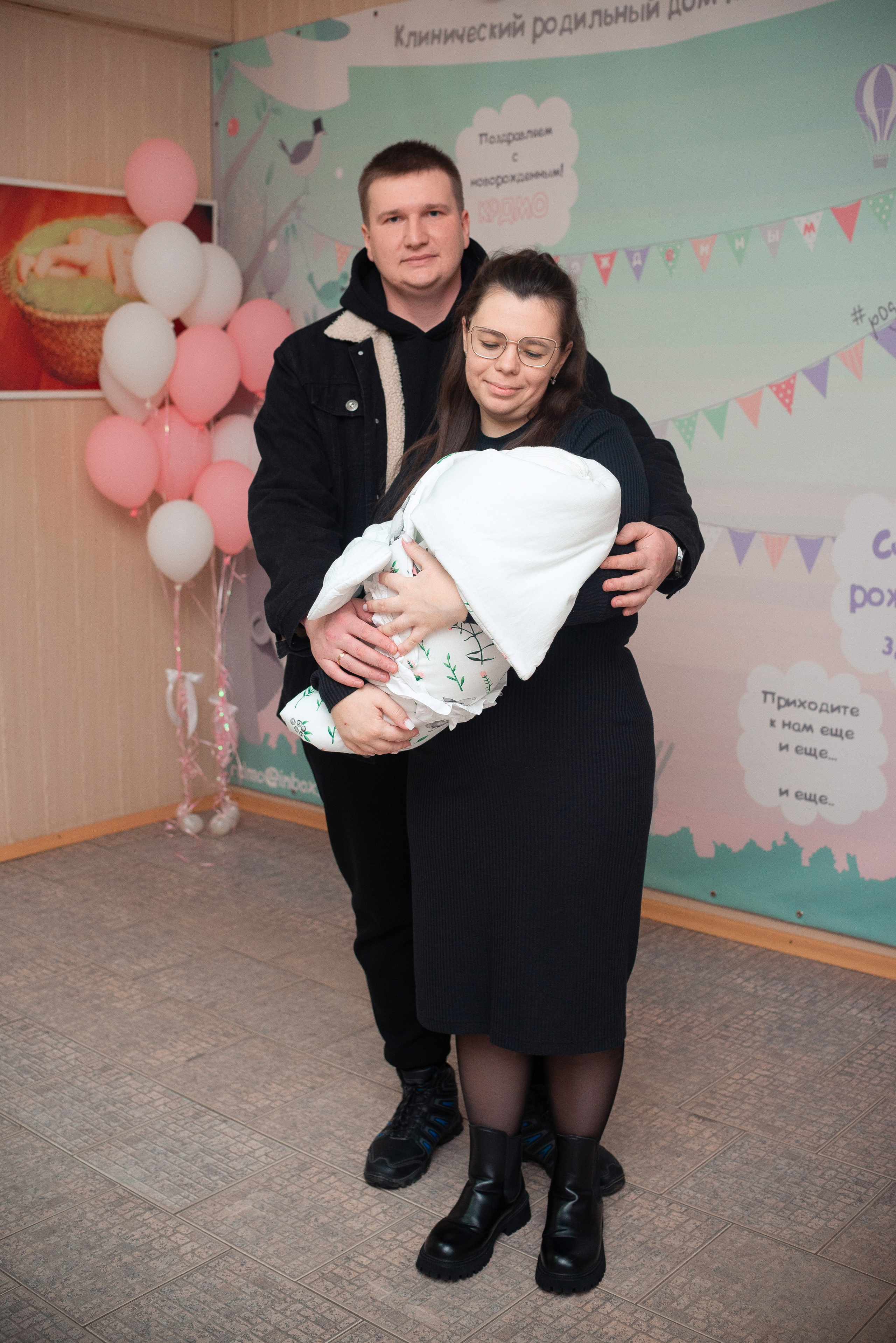 Выписка Егора Областной роддом. Семейный фотограф на выписку из роддома и крещение Минск Настя Гришук