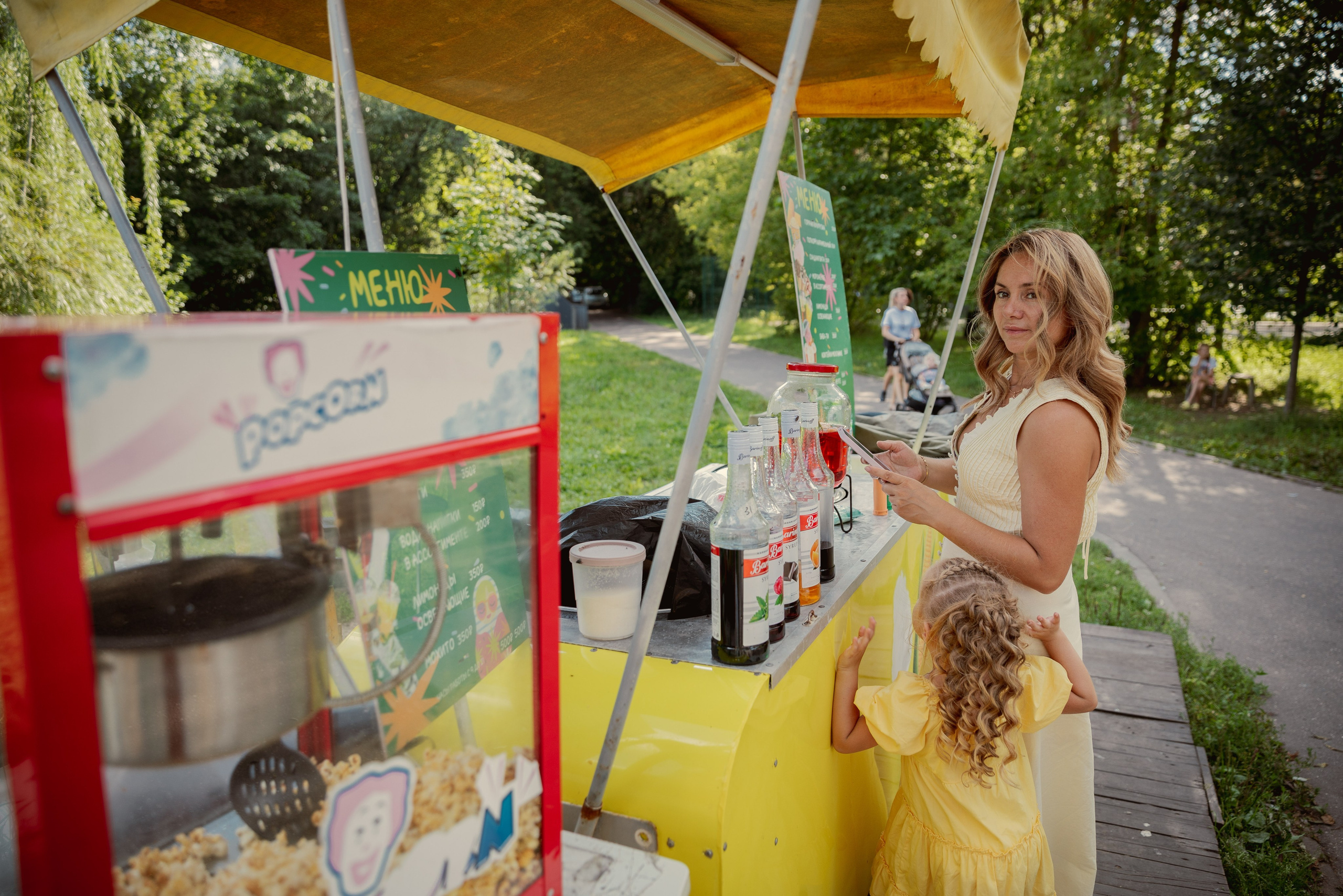 Мама и дочка на прогулке. Индивидуальный и семейный фотограф Ирина Москвичёва