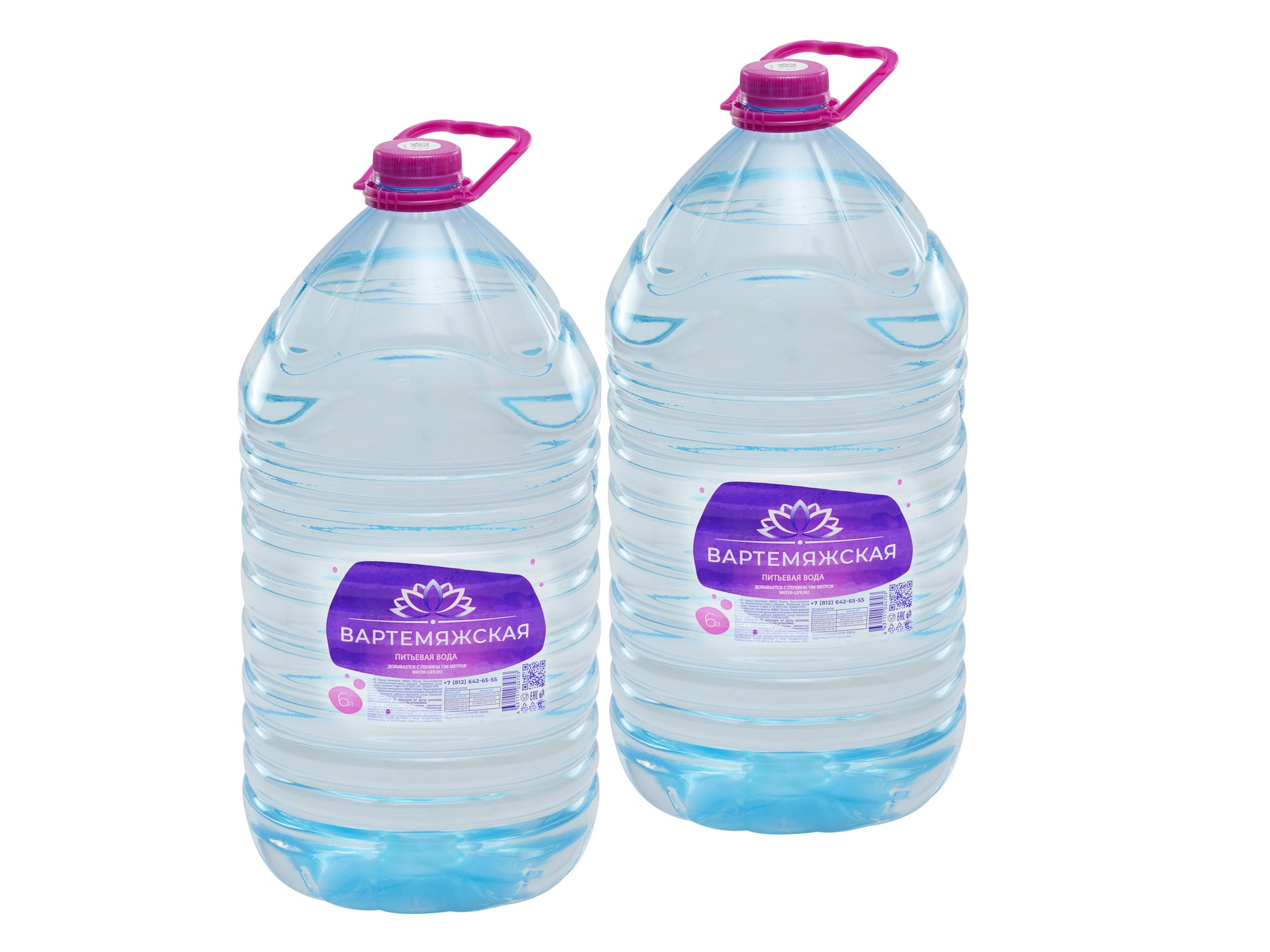 Два бутыля воды на белом фоне