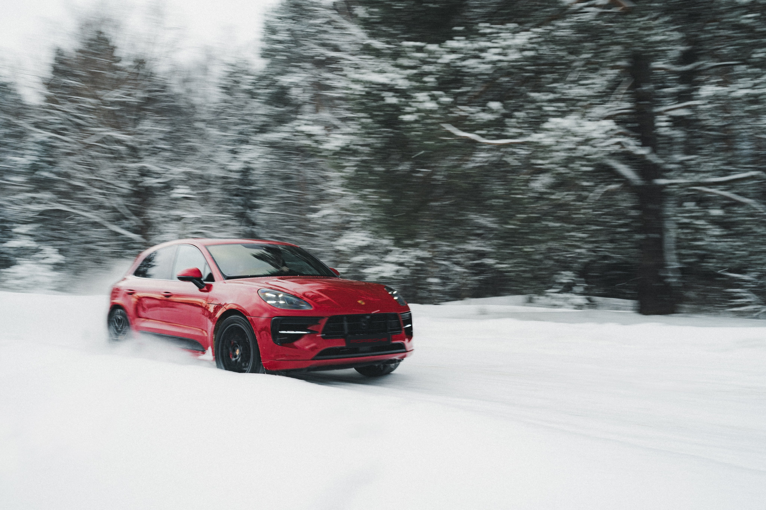 Автомобильная фотосессия Porsche Macan GTS. Фотограф Илья К. в Москве