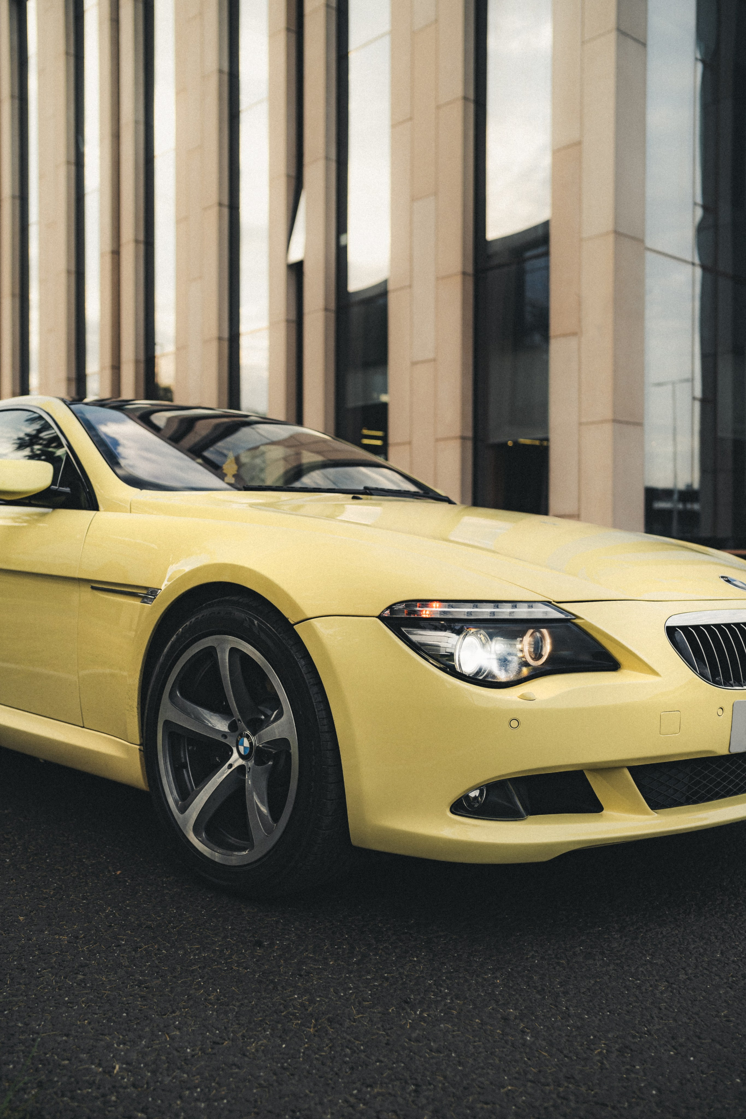 BMW 650i (Dakar Yellow). Фотограф Илья К. в Москве