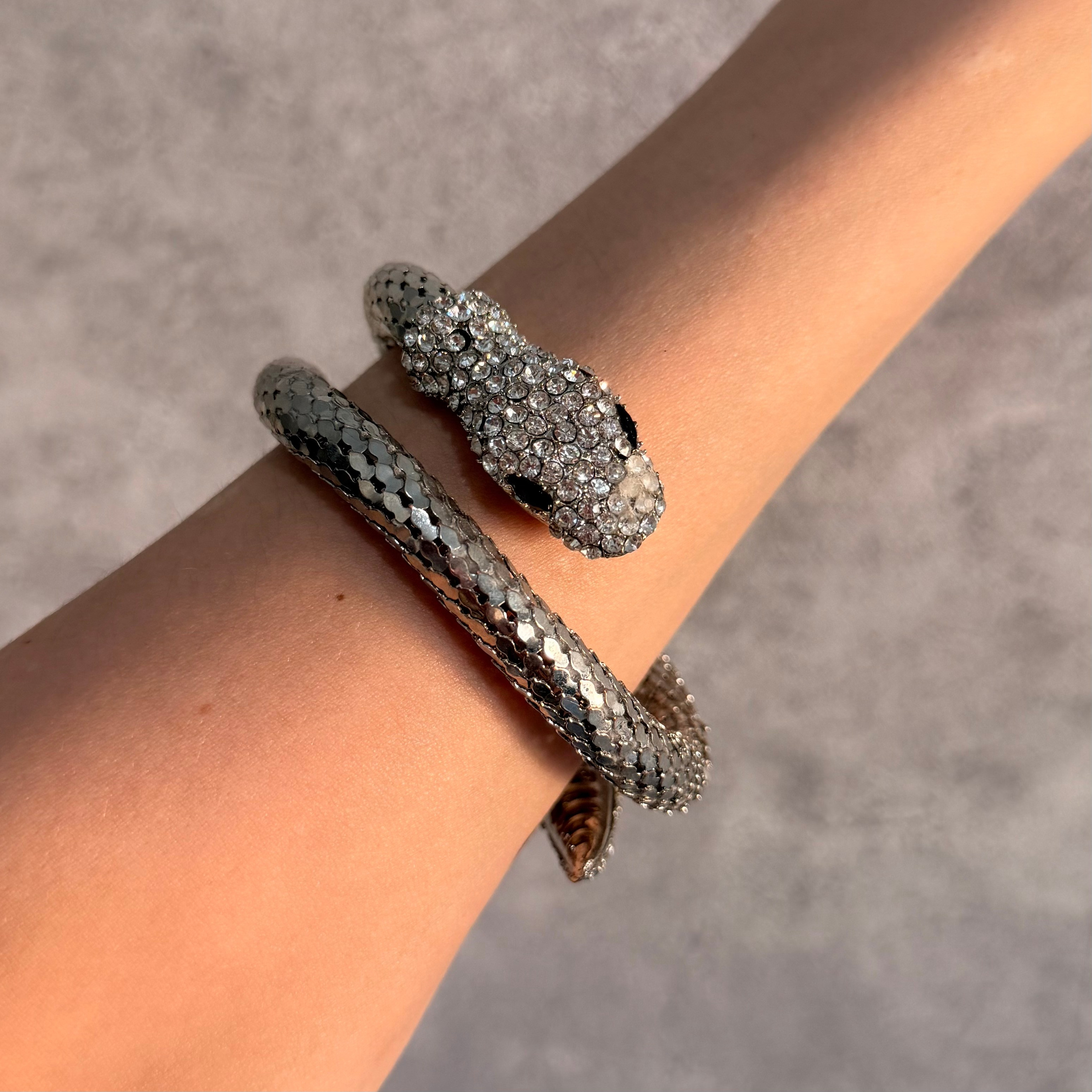 Украшения в аренду. Аренда костюмов, платьев и реквизита для фотосессий на Камчатке