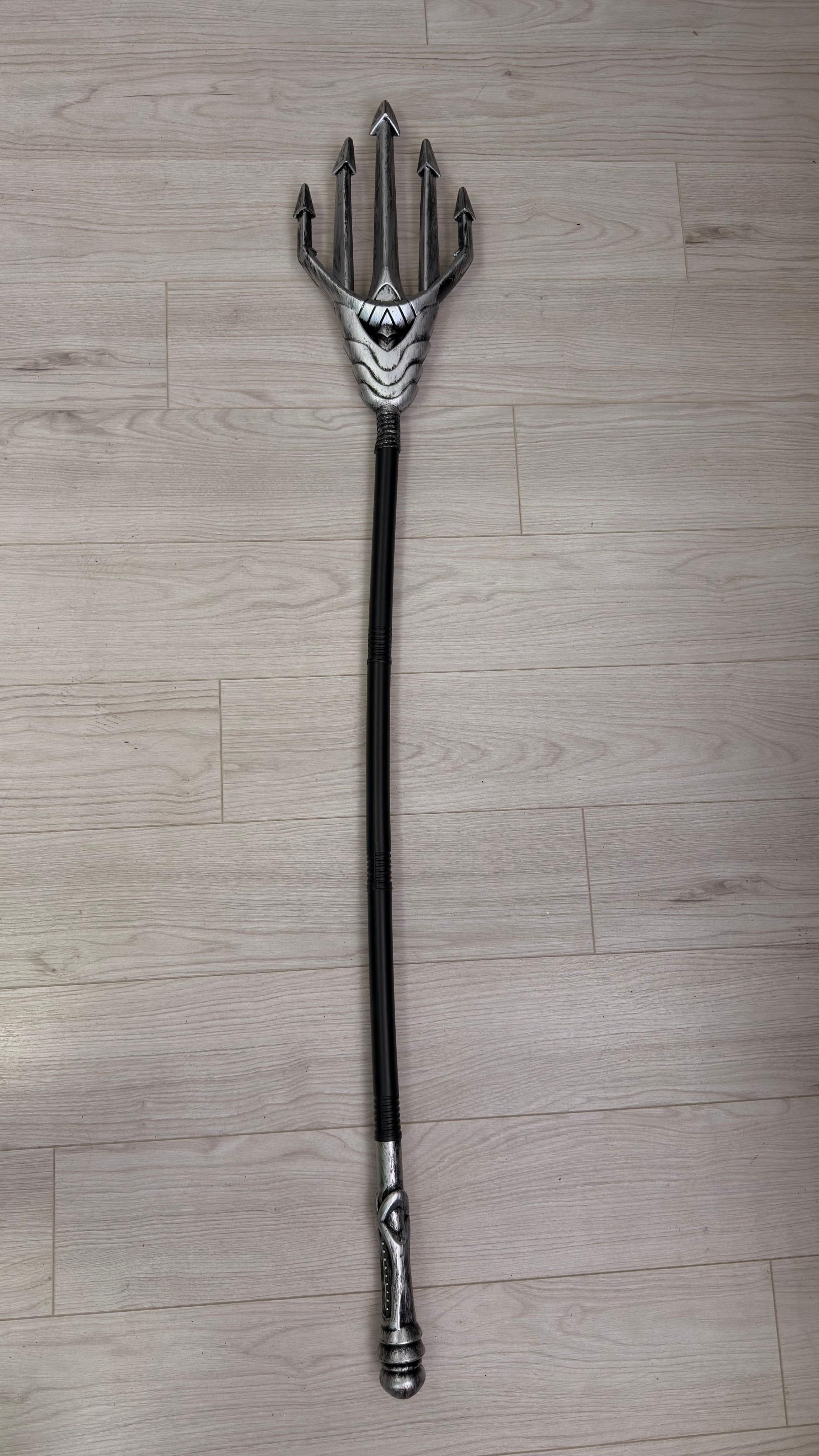 Оружейная в аренду. Аренда костюмов, платьев и реквизита для фотосессий на Камчатке