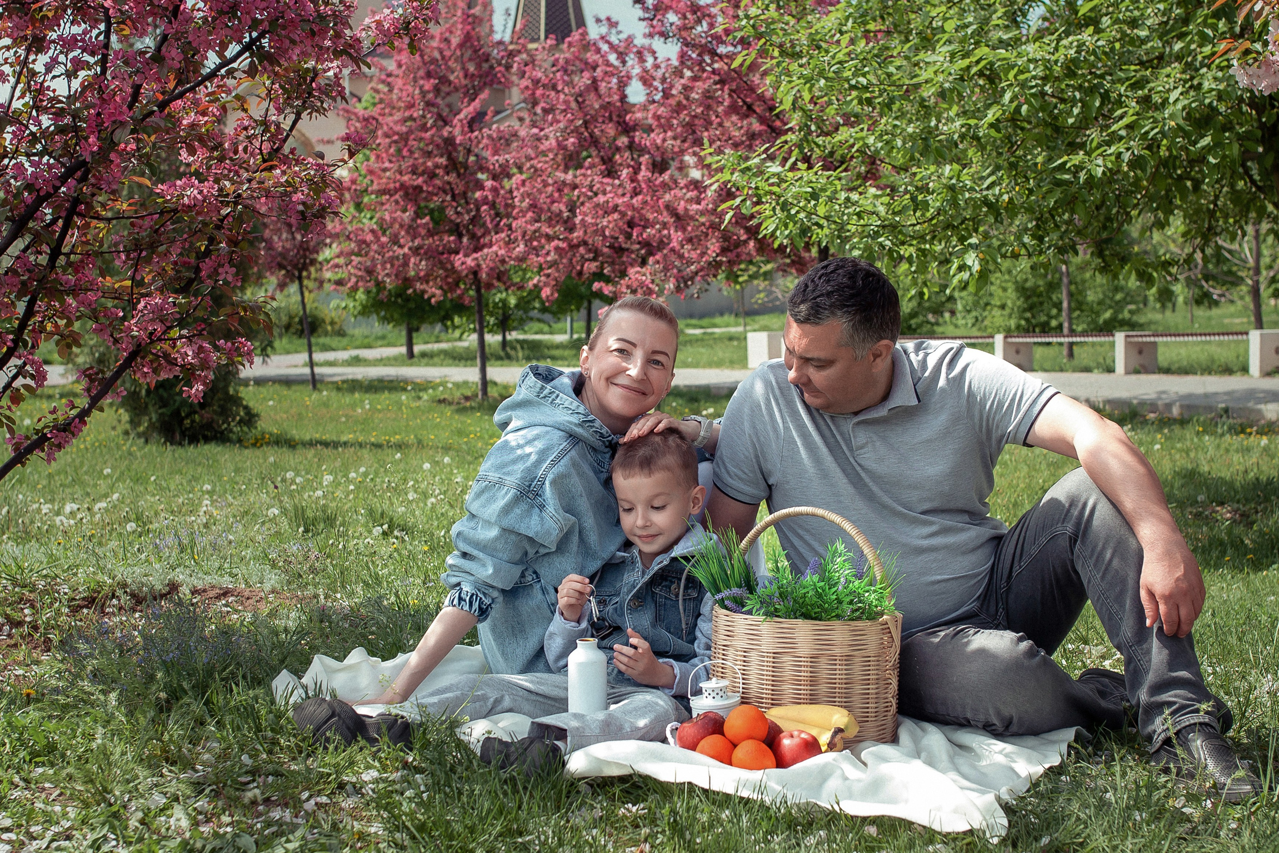 Семья Марии и Антона в весеннем цветении. Фотограф в Волгограде Норченко Светлана
