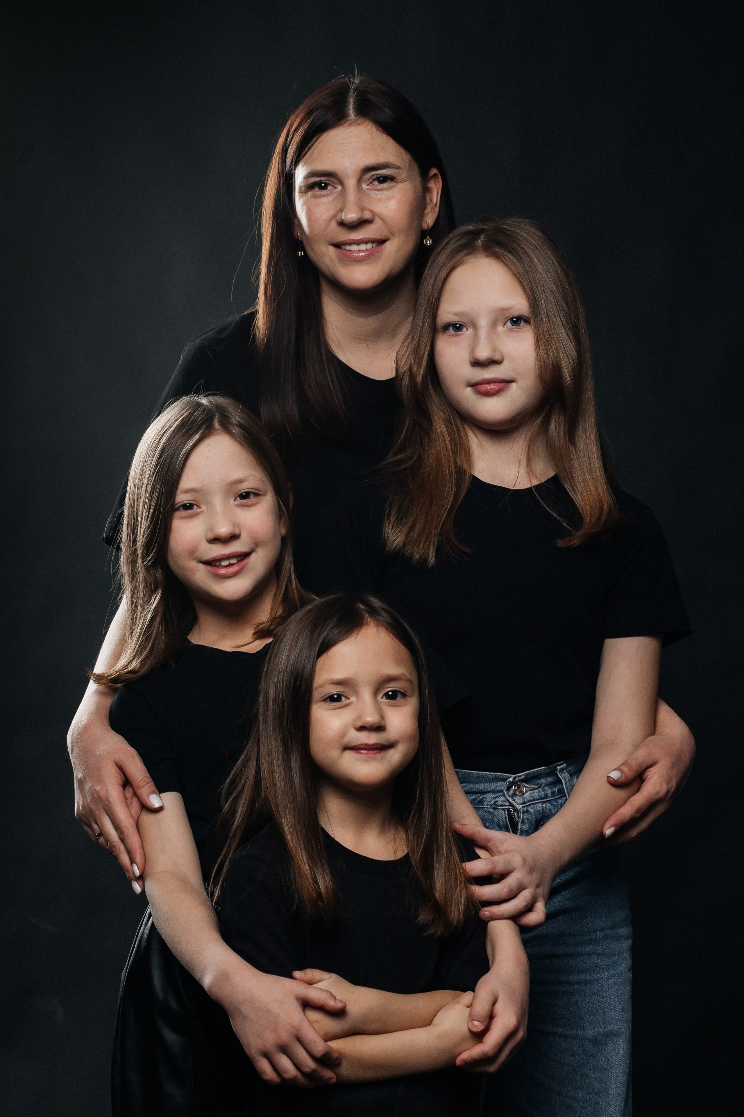 Семья Алены. Фотограф в Иркутске Анастасия Кись. Студийная фотосессия беременности в тканях Иркутск. Семейная фотосессия, ПОРТРЕТ «ПОКОЛЕНИЕ»