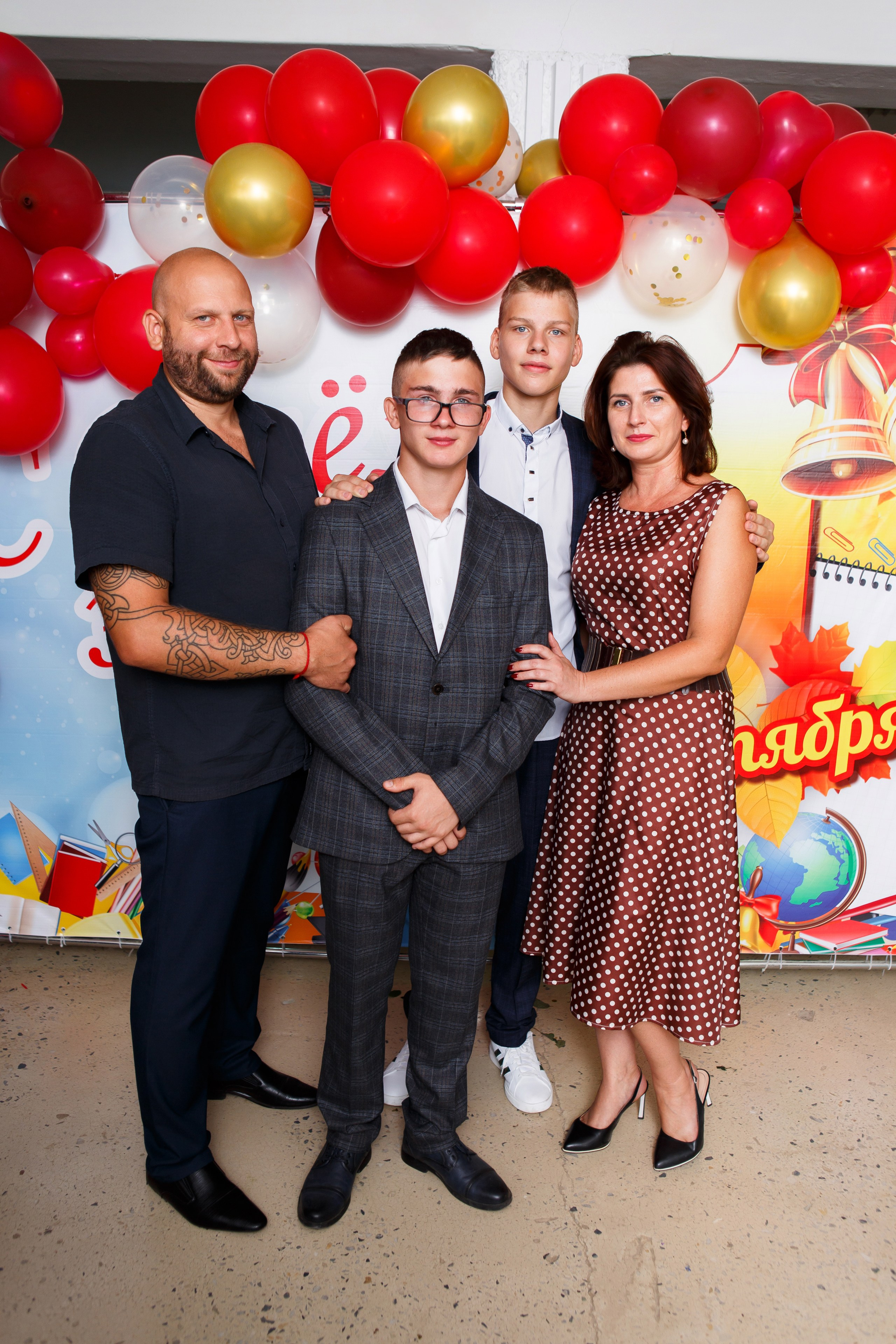 1 СЕНТЯБРЯ 2024 ГОДА — 9 ШКОЛА — ФОТОСЕССИЯ С РОДИТЕЛЯМИ. Профессиональный фотограф в Мценске и Орловской области