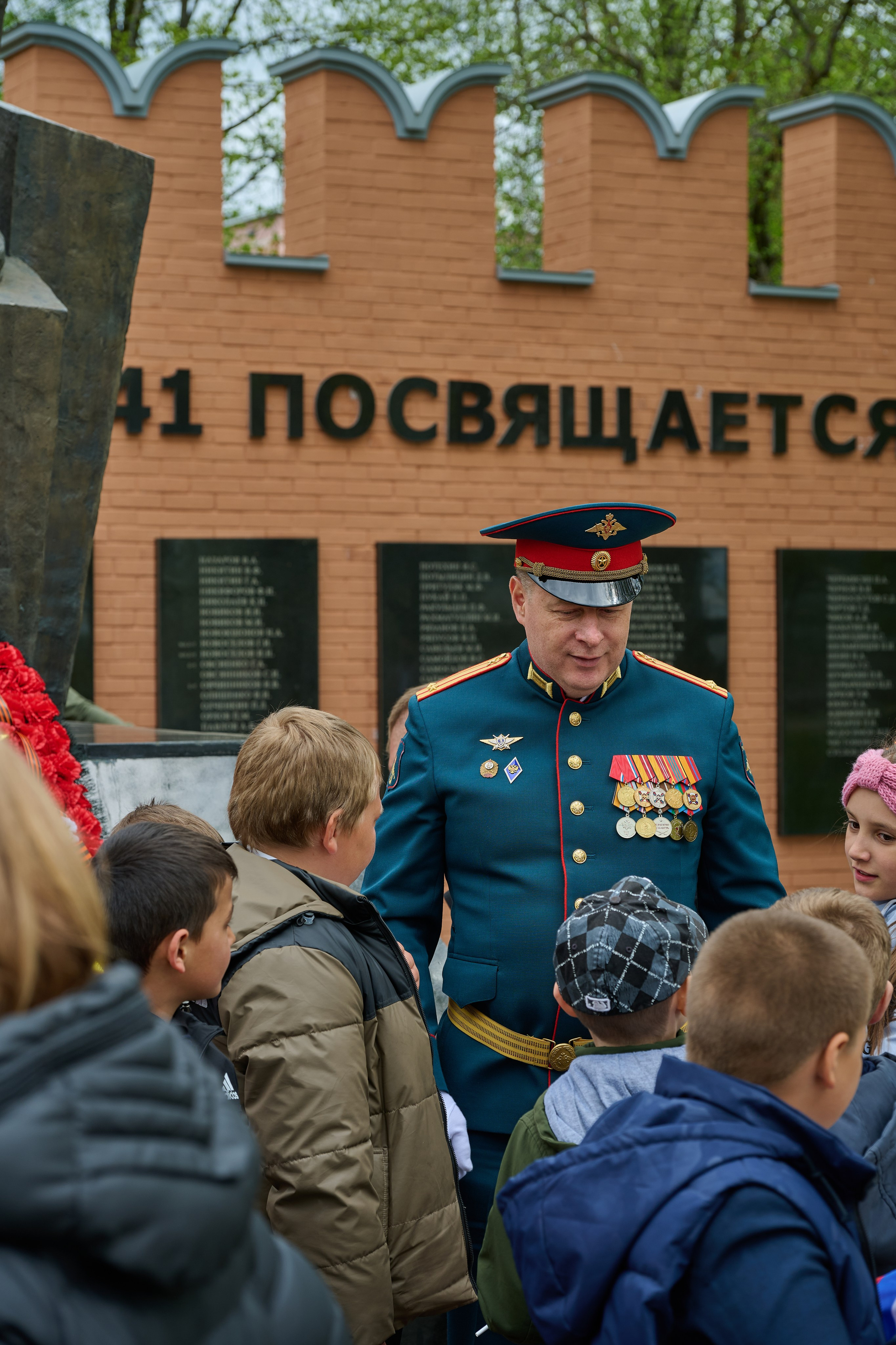 Памяти подвигу Кремлевских курсантов. Ярополец. Фотограф Роман Адлер