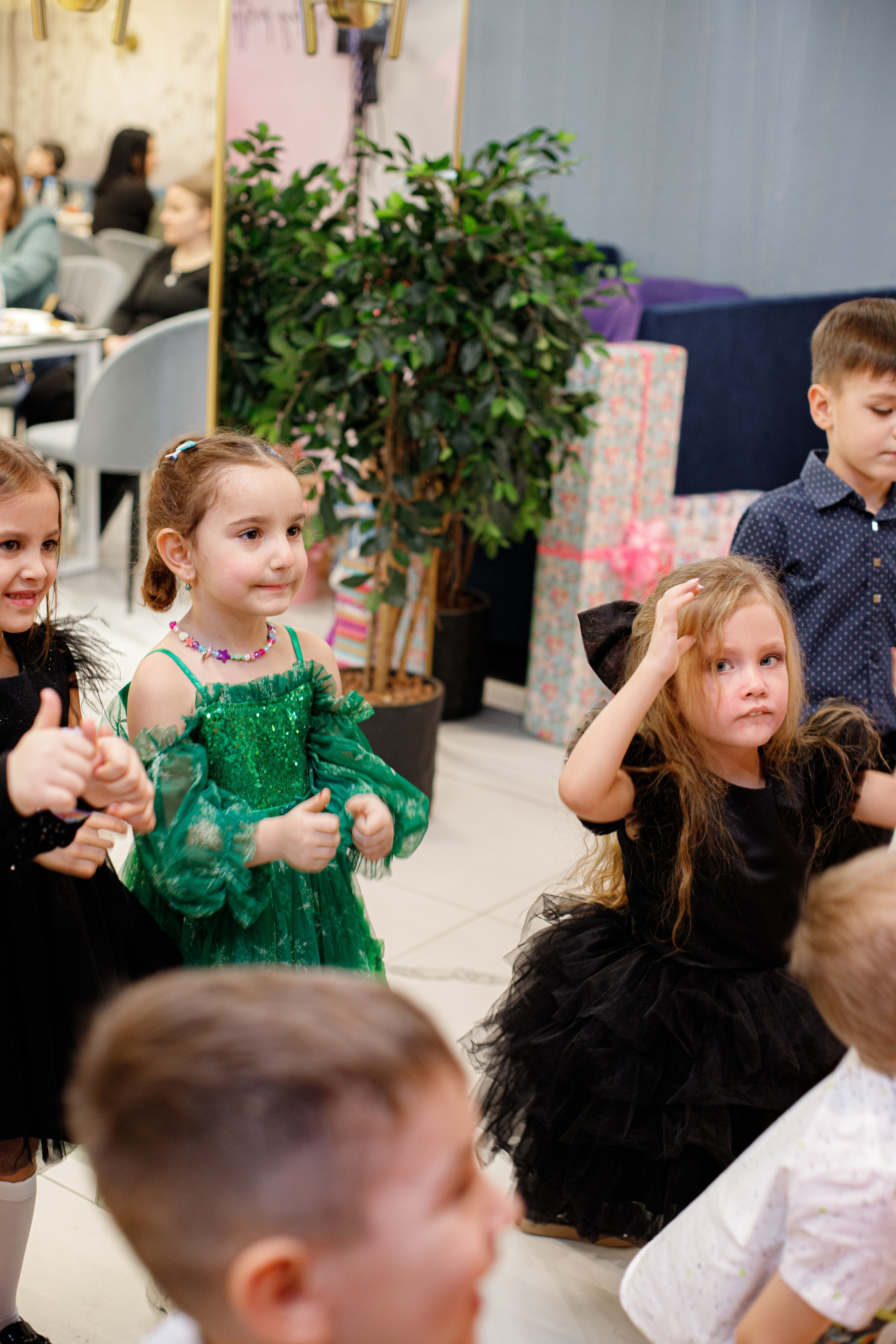 ASIA'S BIRTHDAY PARTY. Photokarish