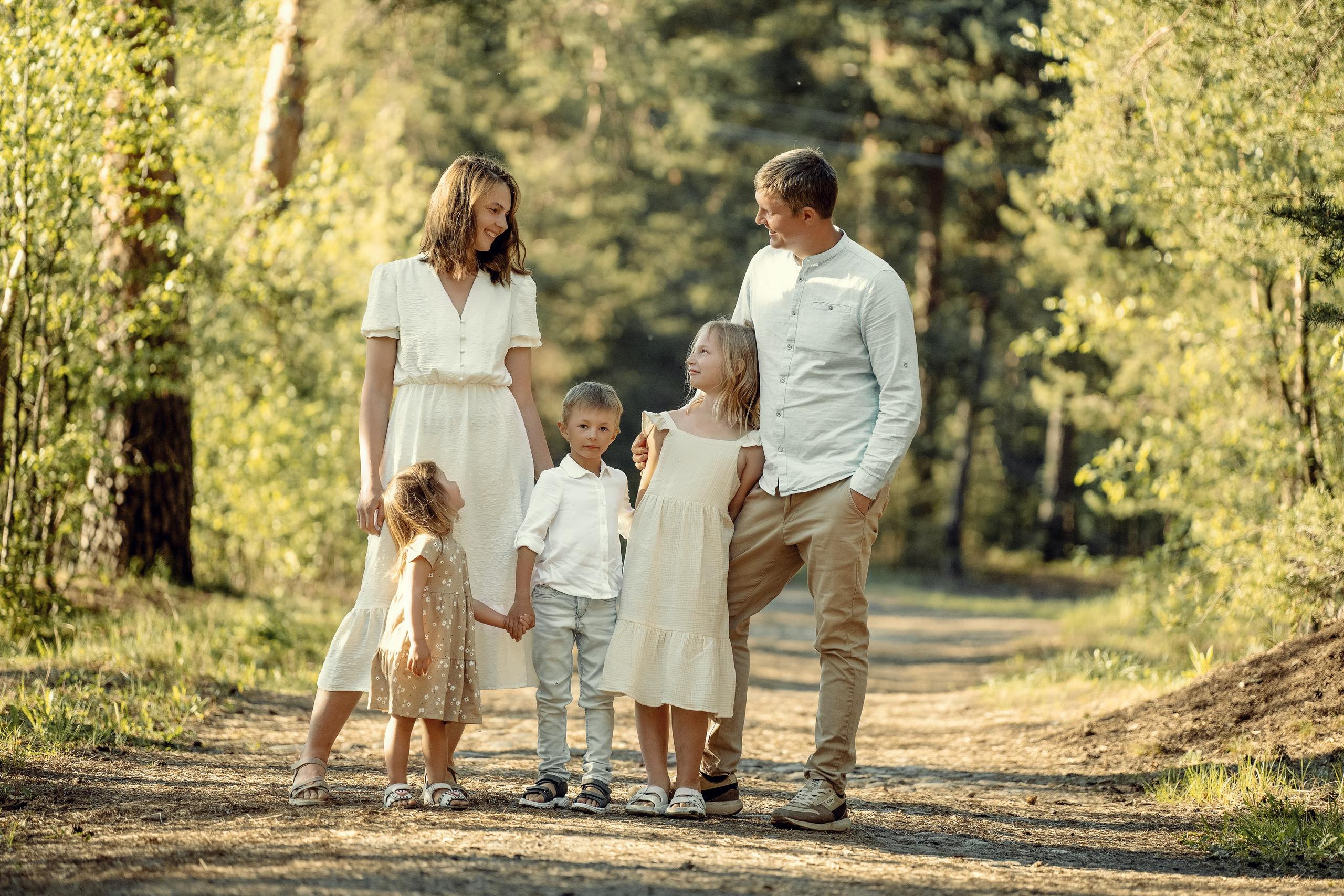 Летняя большой фотосессия в парках Ленинградской области или пригородах Санкт-Петербурга.