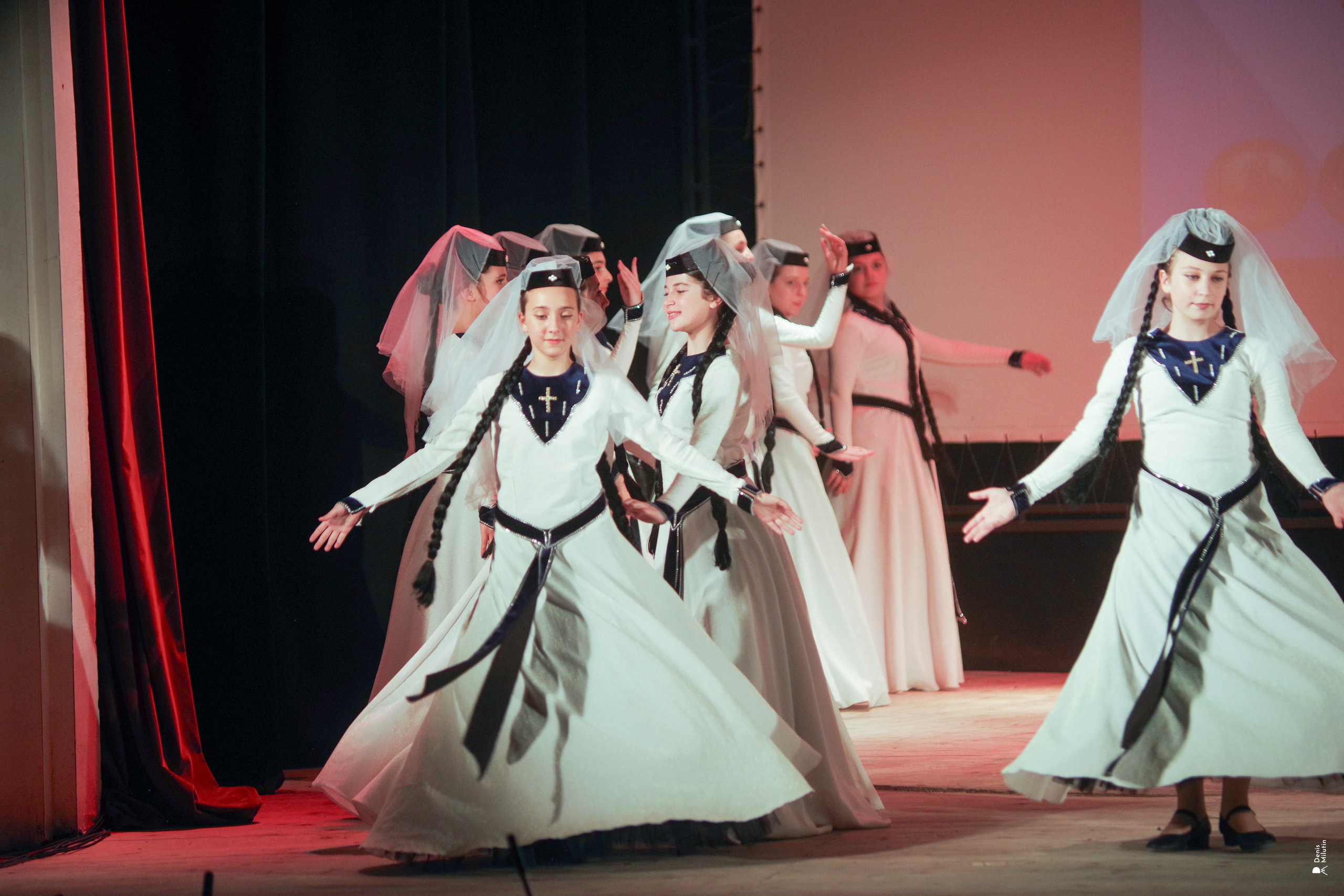 Танцы в прекрасном Они. Портретный фотограф Денис Милютин