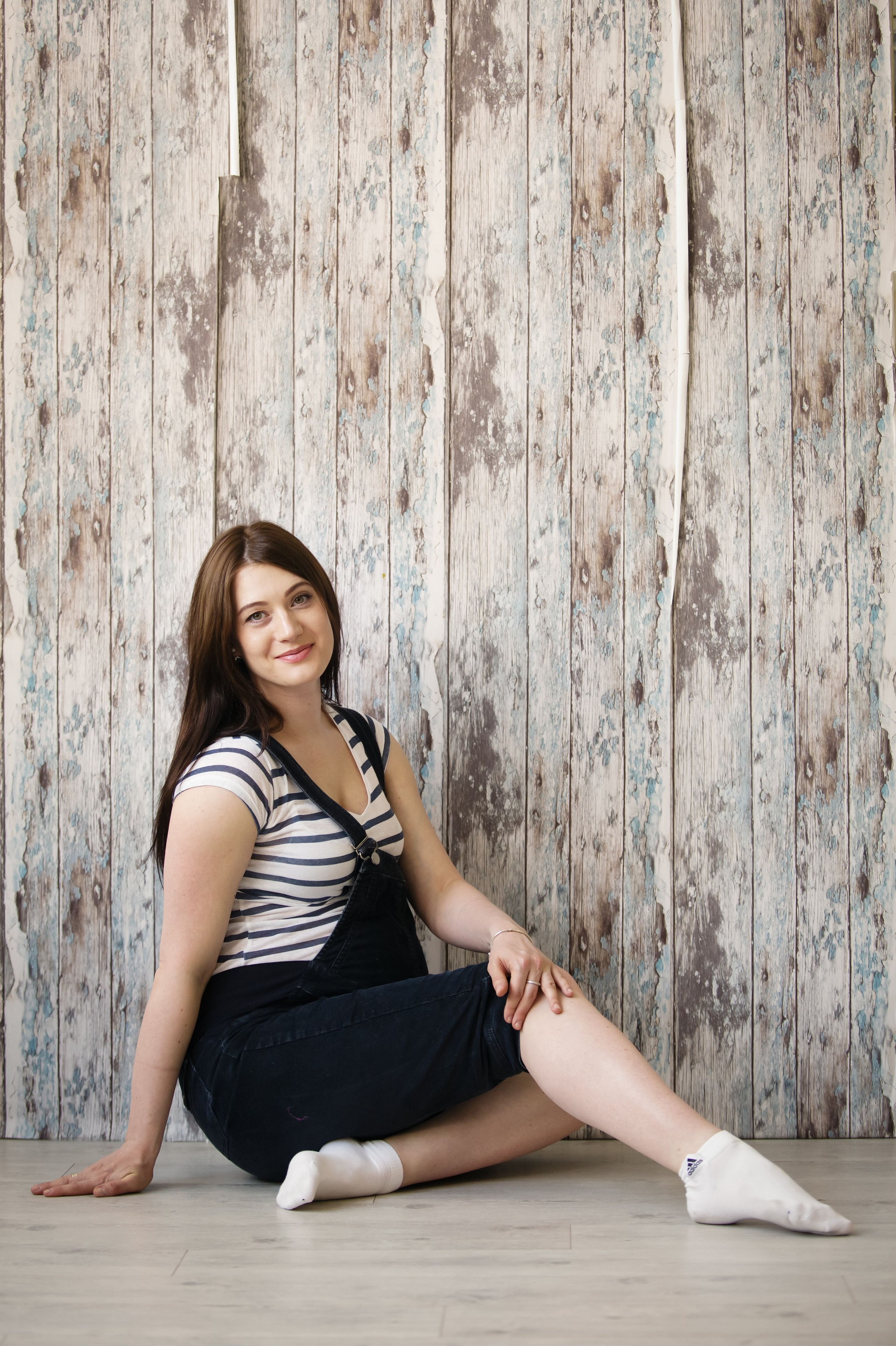 Съемка для двух беременных подруг в светлой студии. Фотографы в Москве Светлана Устинова и Сергей Грачев