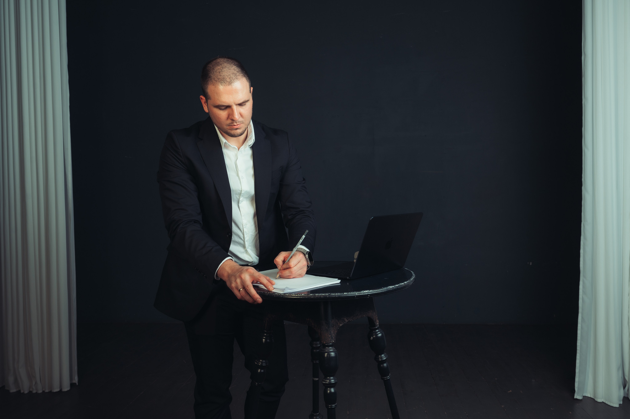 Никита Пустовалов — портретная съёмка. Иван Кубик — фотограф и видеограф