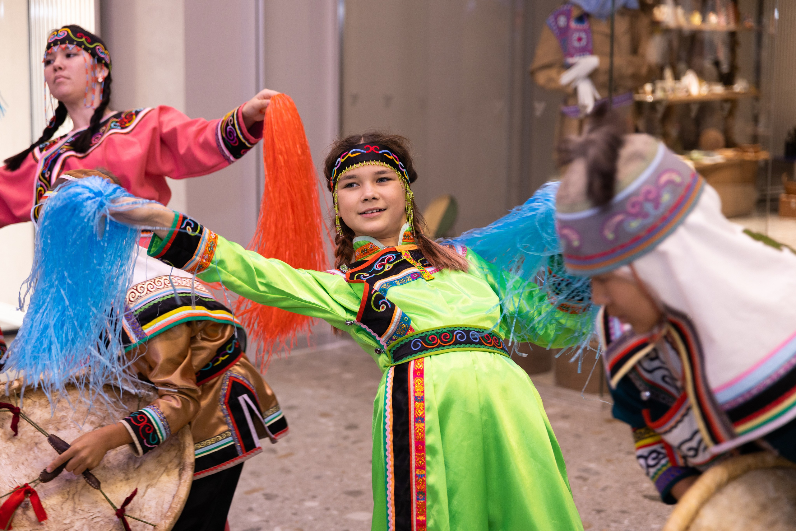 День народного единства в Национальном центре Россия. Олег Катакинов| Репортажный фотограф в городе у моря (Владивосток)
