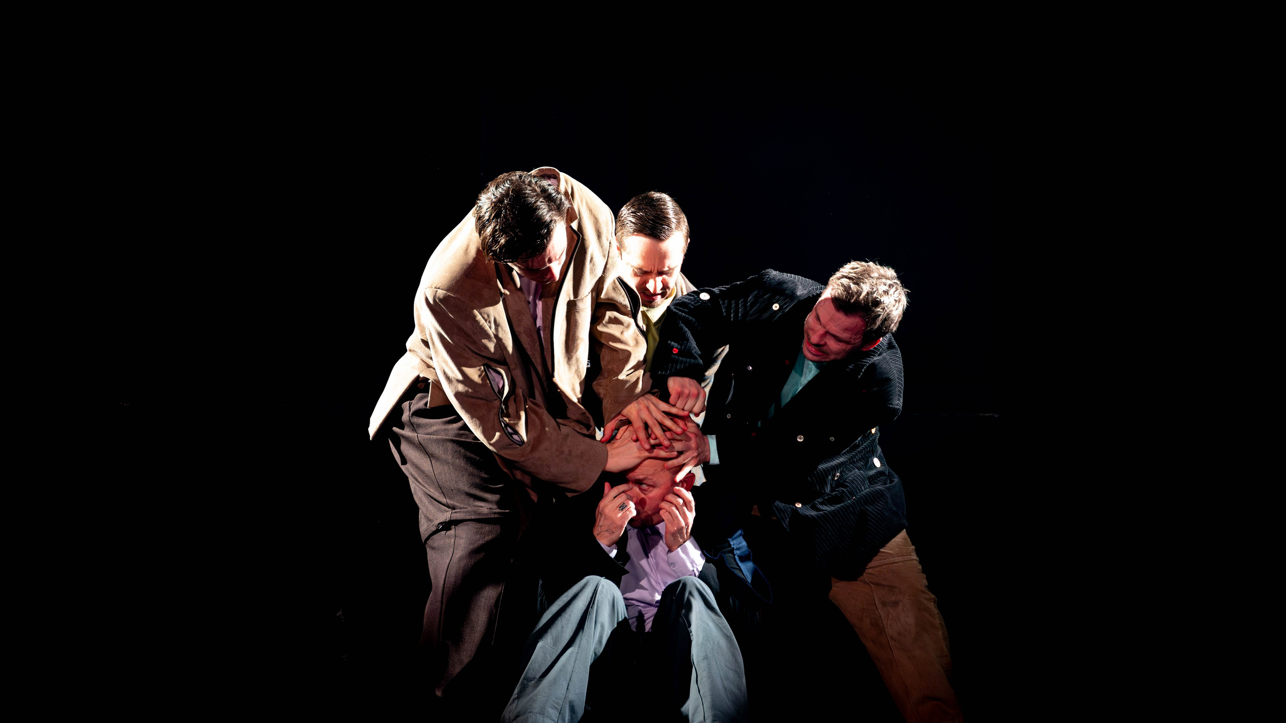 Спектакль  "Вне поля зрения". Театральный фотограф Михаил Макаричев-Энгельс