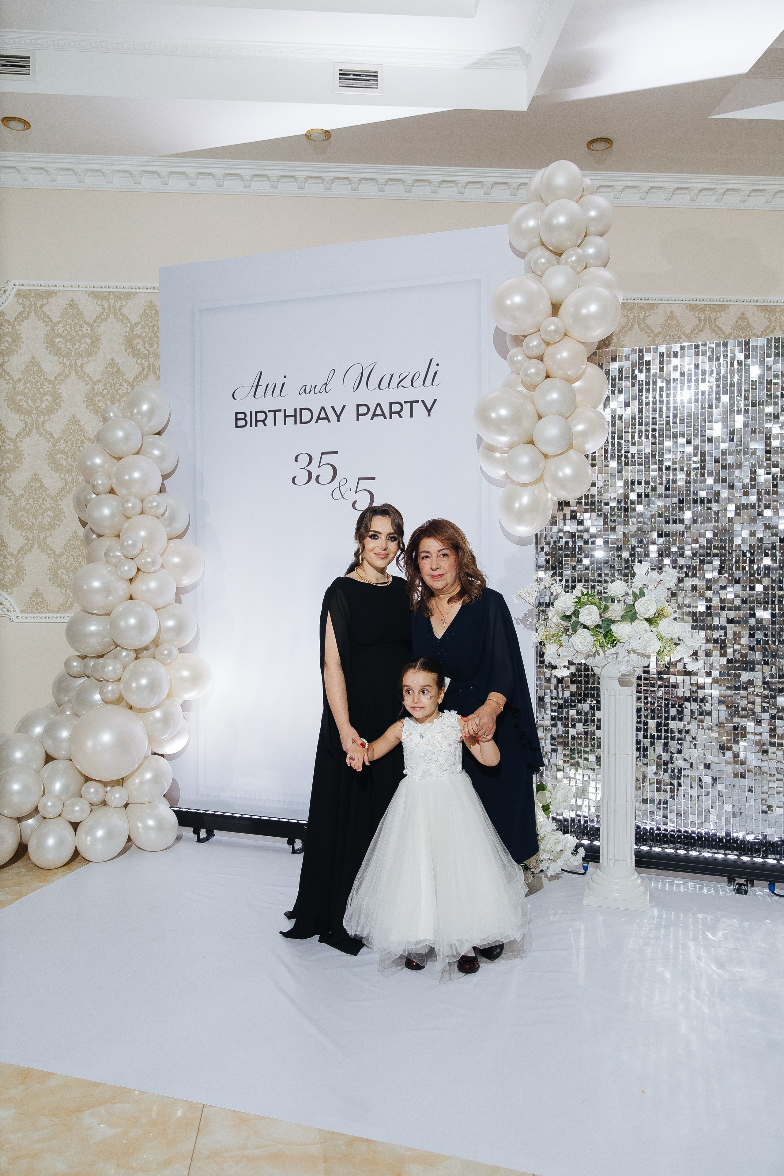 Ани и Назели. 35&5 День рождения, «Янтарь». Фотограф в Красноярске Надежда Воскресенская