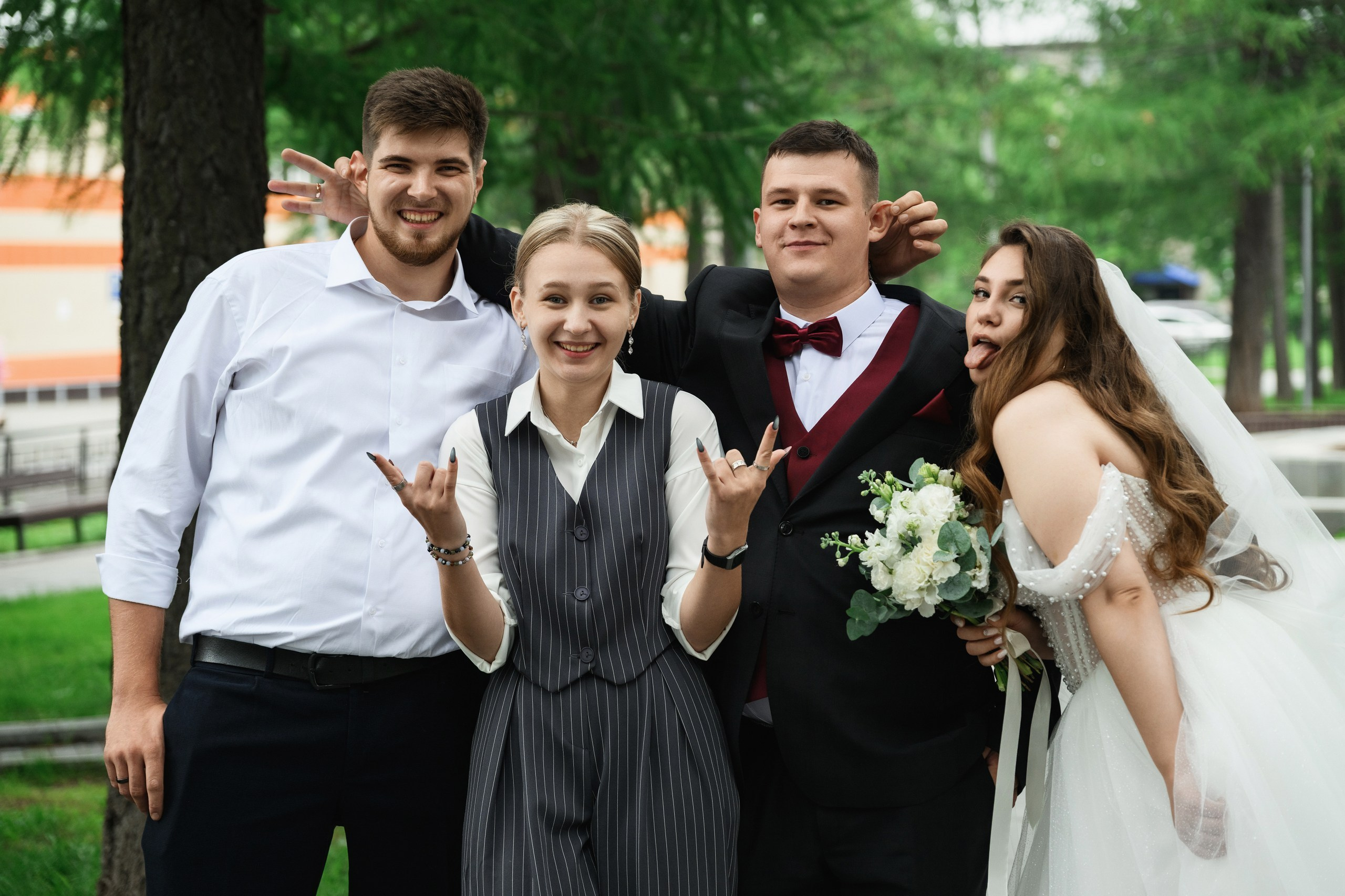 Фотосъемка свадьбы в Петропавловске-Камчатском. Свадебная фотосъемка на фоне вулканов в Петропавловске-Камчатском. Профессиональная репортажная съемка свадьбы в Петропавловске-Камчатском. Эмоциональные свадебные фотографии в Петропавловске-Камчатском. Стоимость услуг свадебного фотографа в Петропавловске-Камчатском.