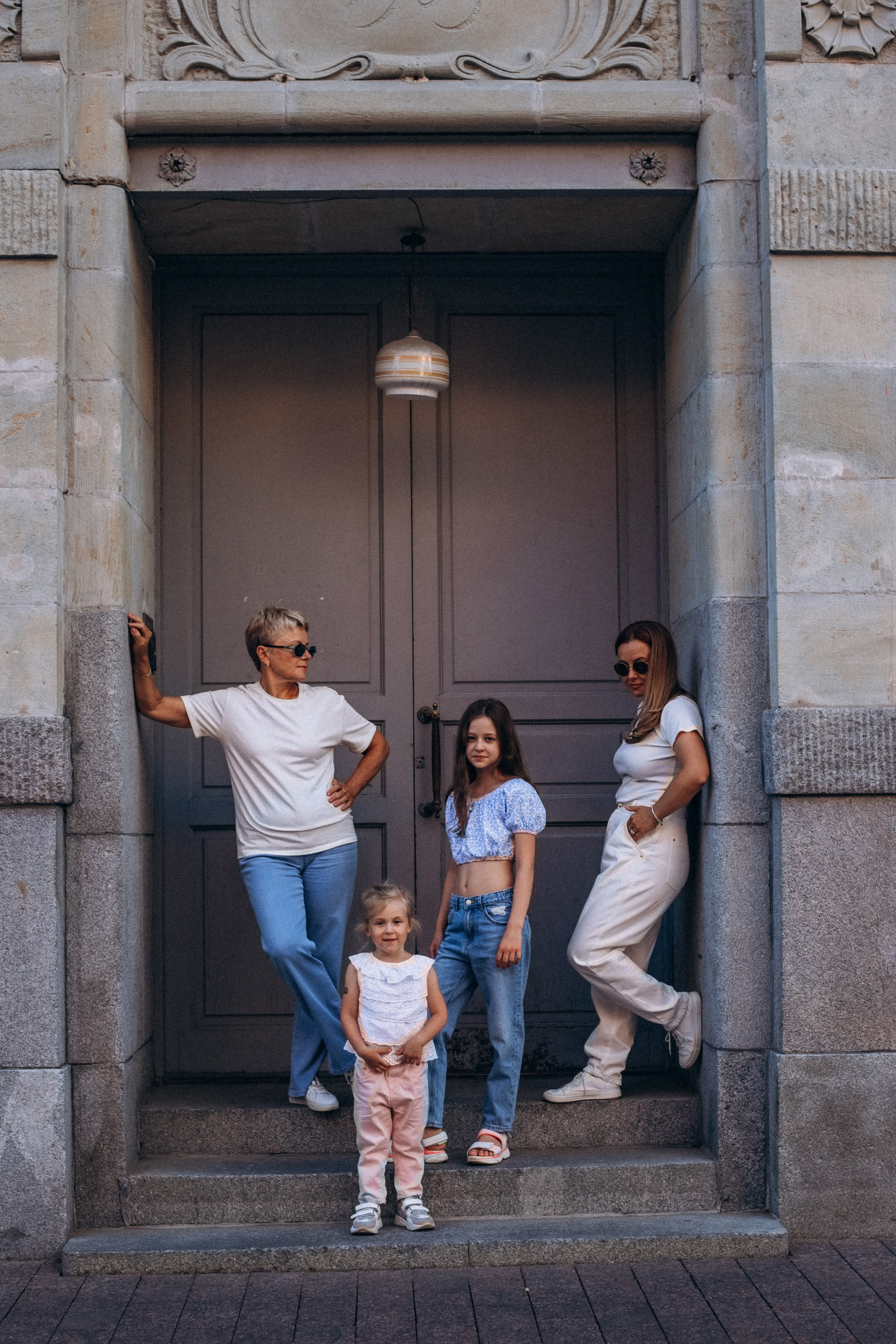 Дарья с семьей в июне. Фотопрогулка в Петербурге. Индивидуальный и семейный фотограф в Санкт-Петербурге