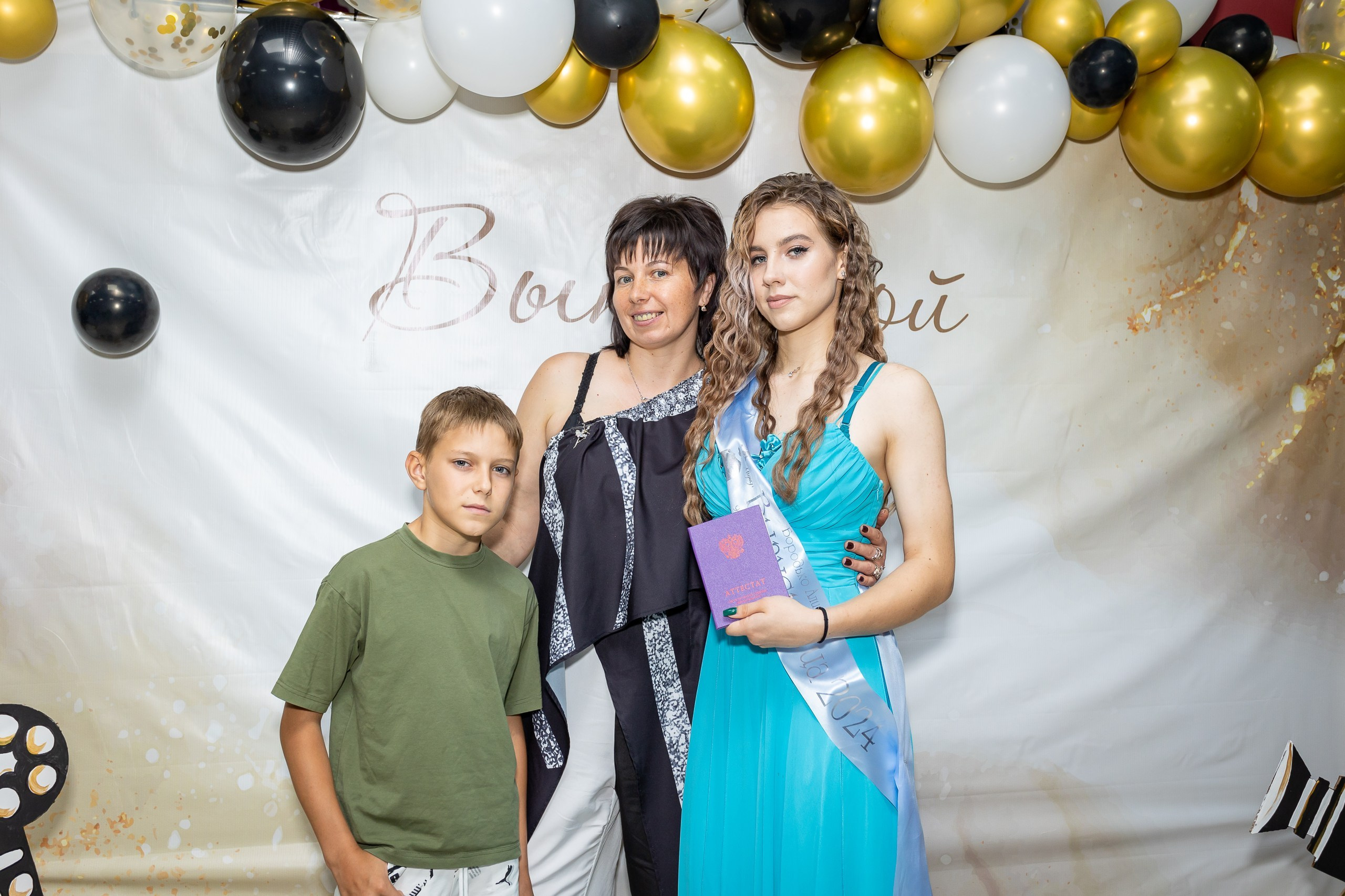 Вручение аттестата и выпускной вечер. Выпускные альбомы Майкоп, Краснодар Елена Золотарева