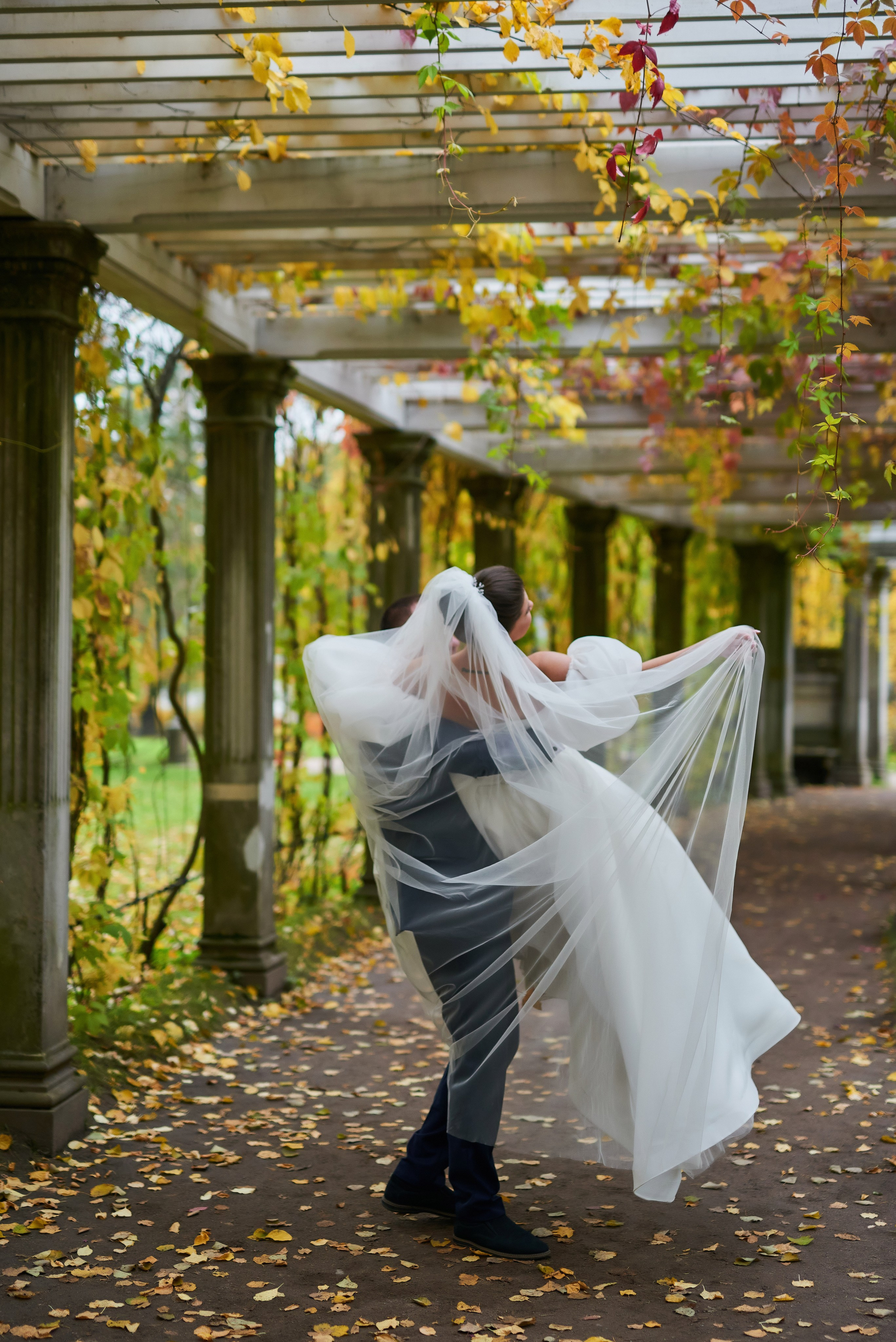 Осенняя свадебная прогулка в Екатерининском парке в Пушкине. Портретный, семейный и свадебный фотограф в Санкт-Петербурге и в Пушкине Ширяев Денис