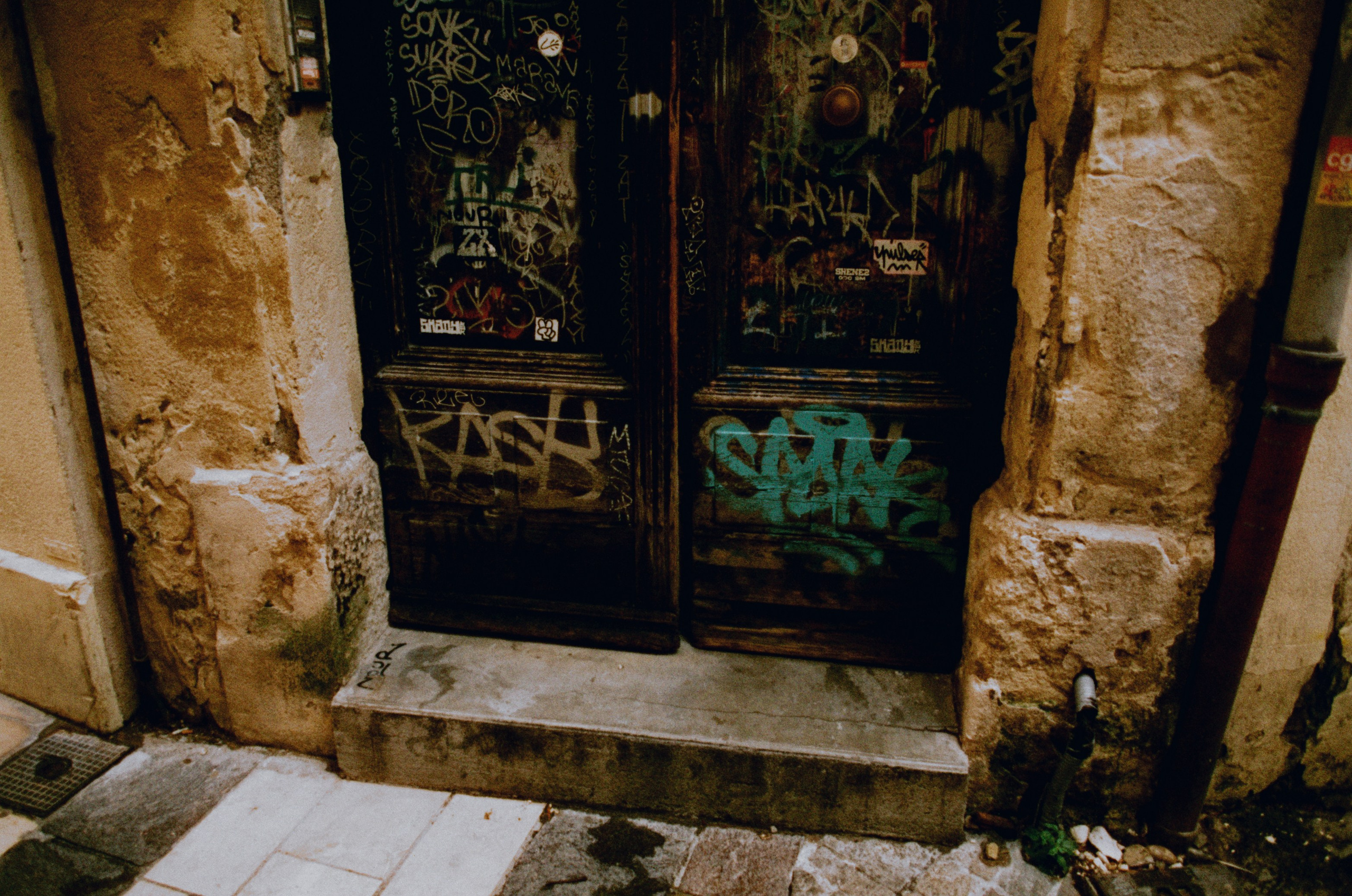 The contract // france, avignon III. EVER EXPOSED