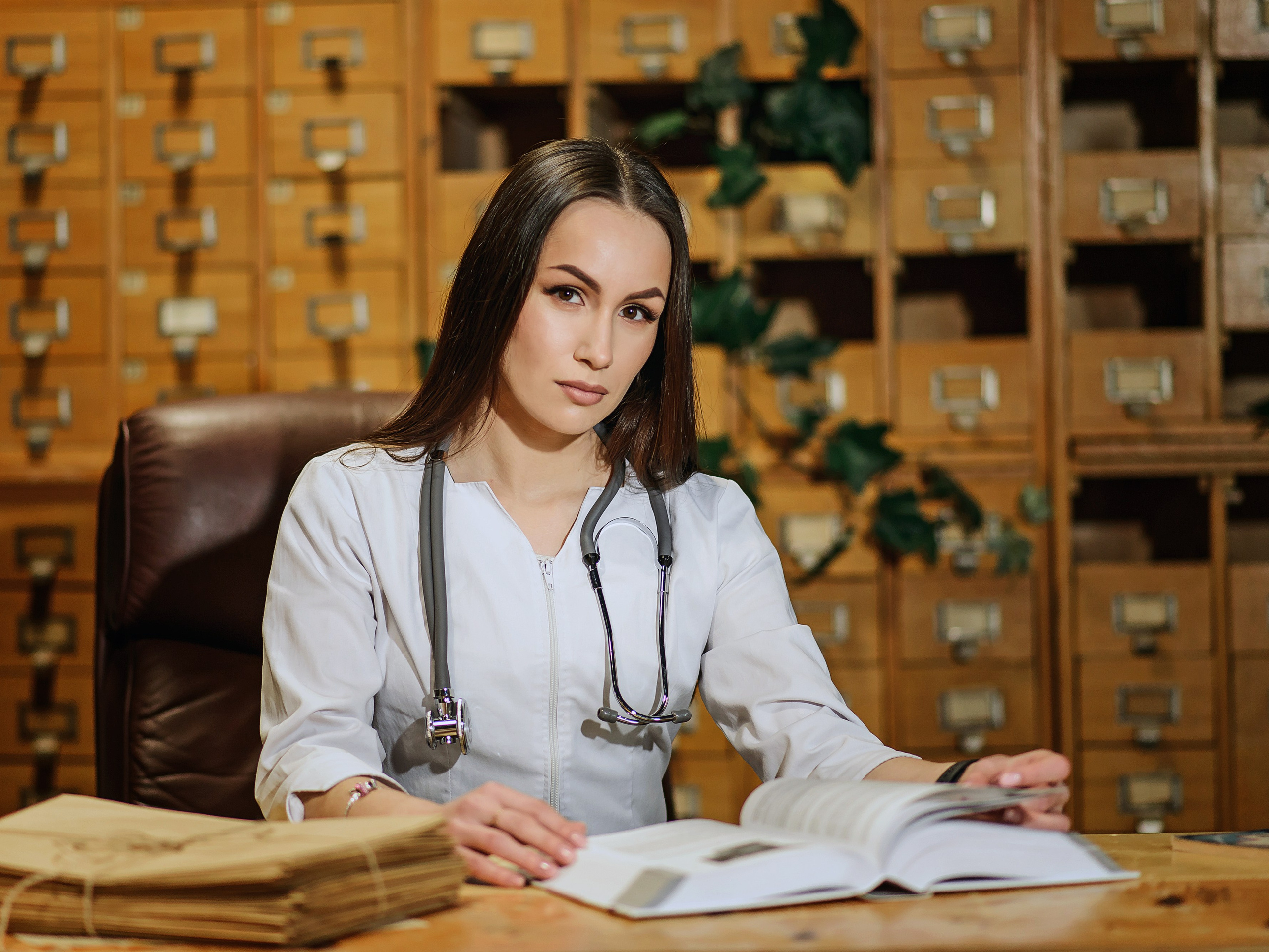 Бизнес-портрет, коллективы, профессии. Выпускные альбомы. Предметная и контент съёмка. Фотостудия Klass