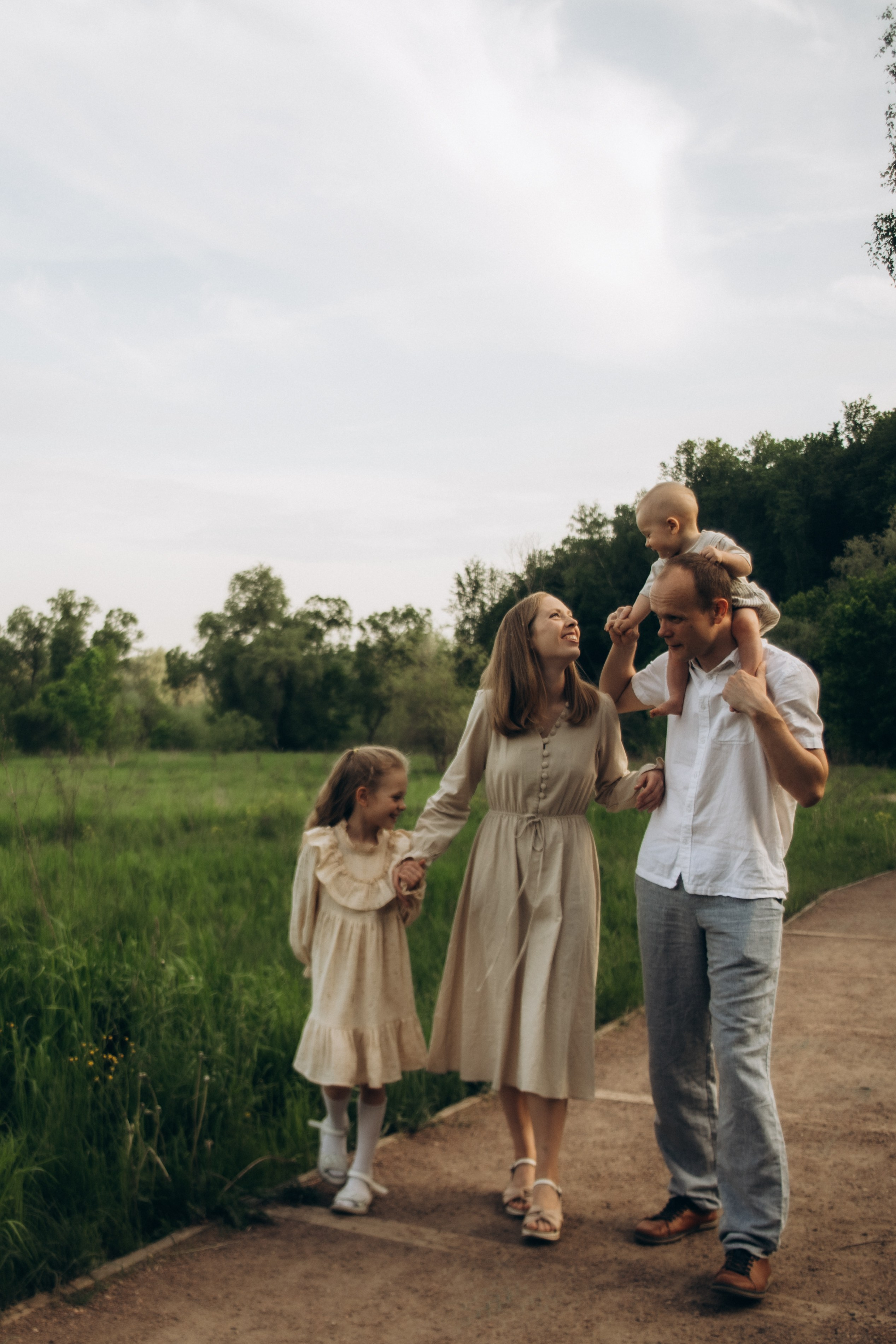 Теплым майским вечером. Гаврилова Настя семейный фотограф lifestyle в Москве